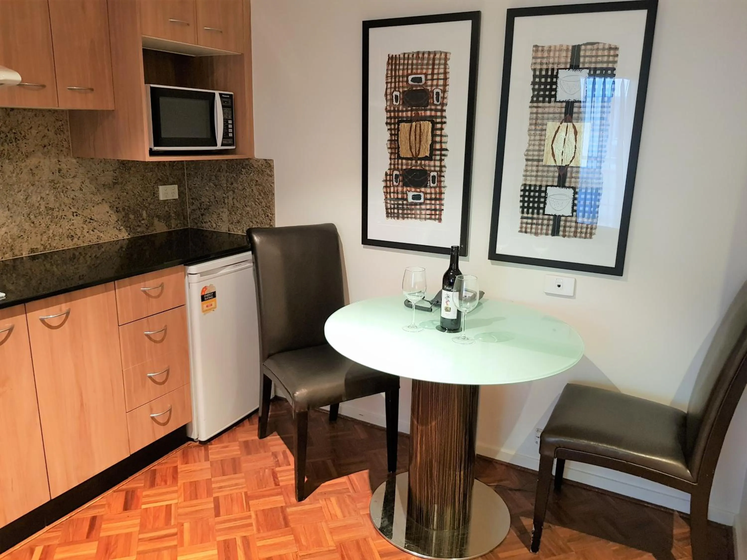 Kitchen or kitchenette in Accommodation Sydney Darling Harbour