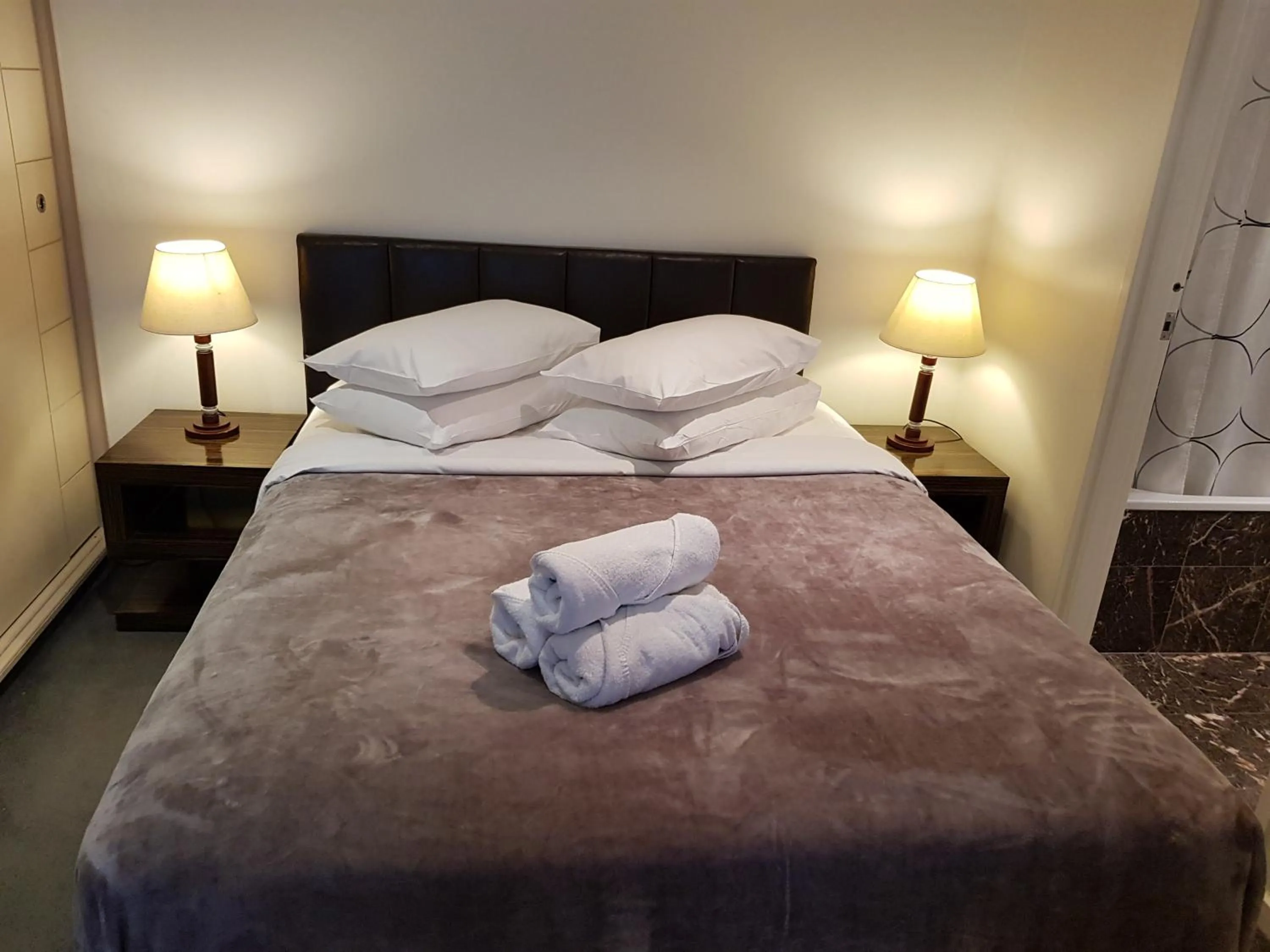 Bed in Accommodation Sydney Darling Harbour