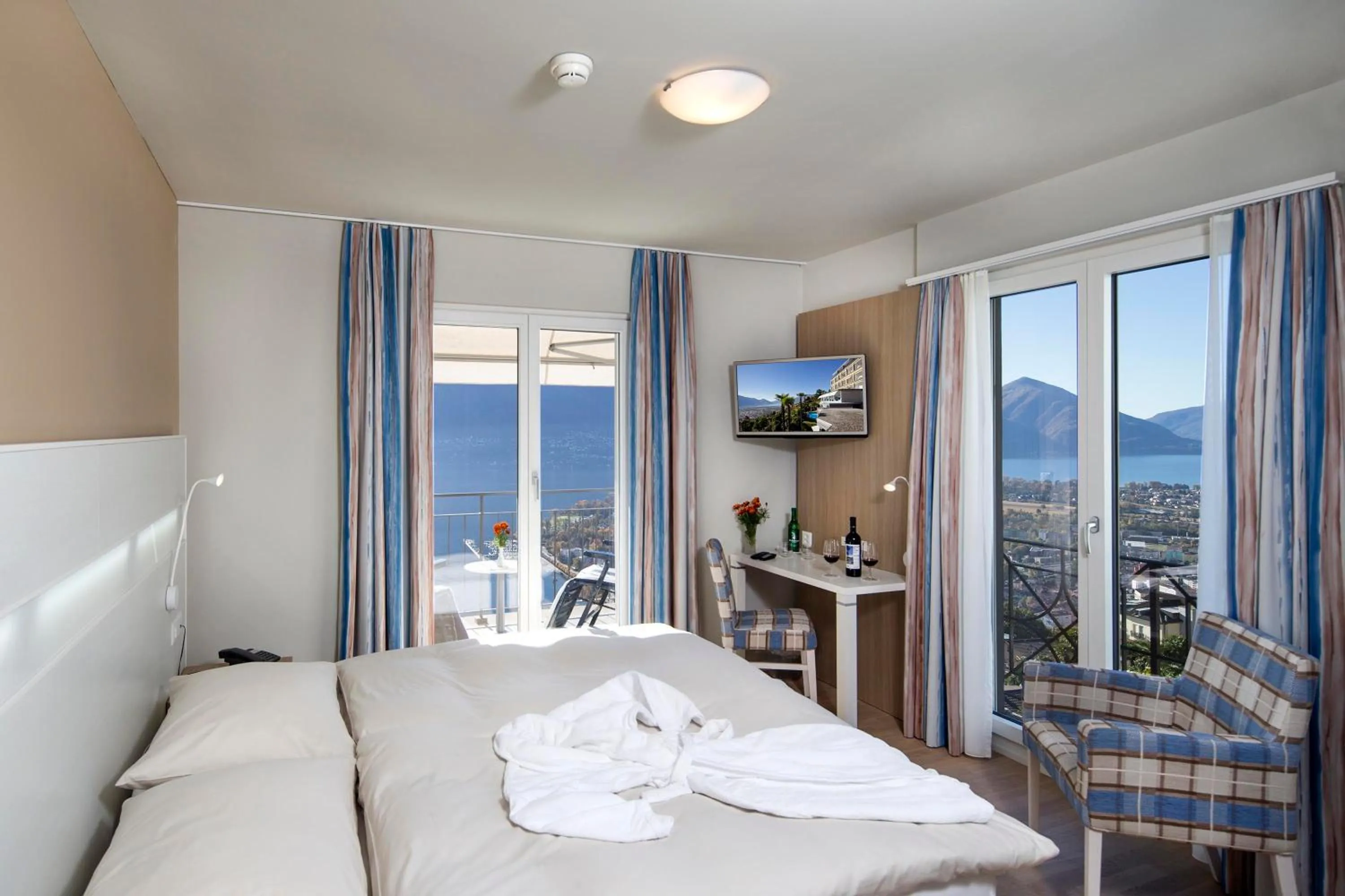 Photo of the whole room, Bed in Hotel Stella SA