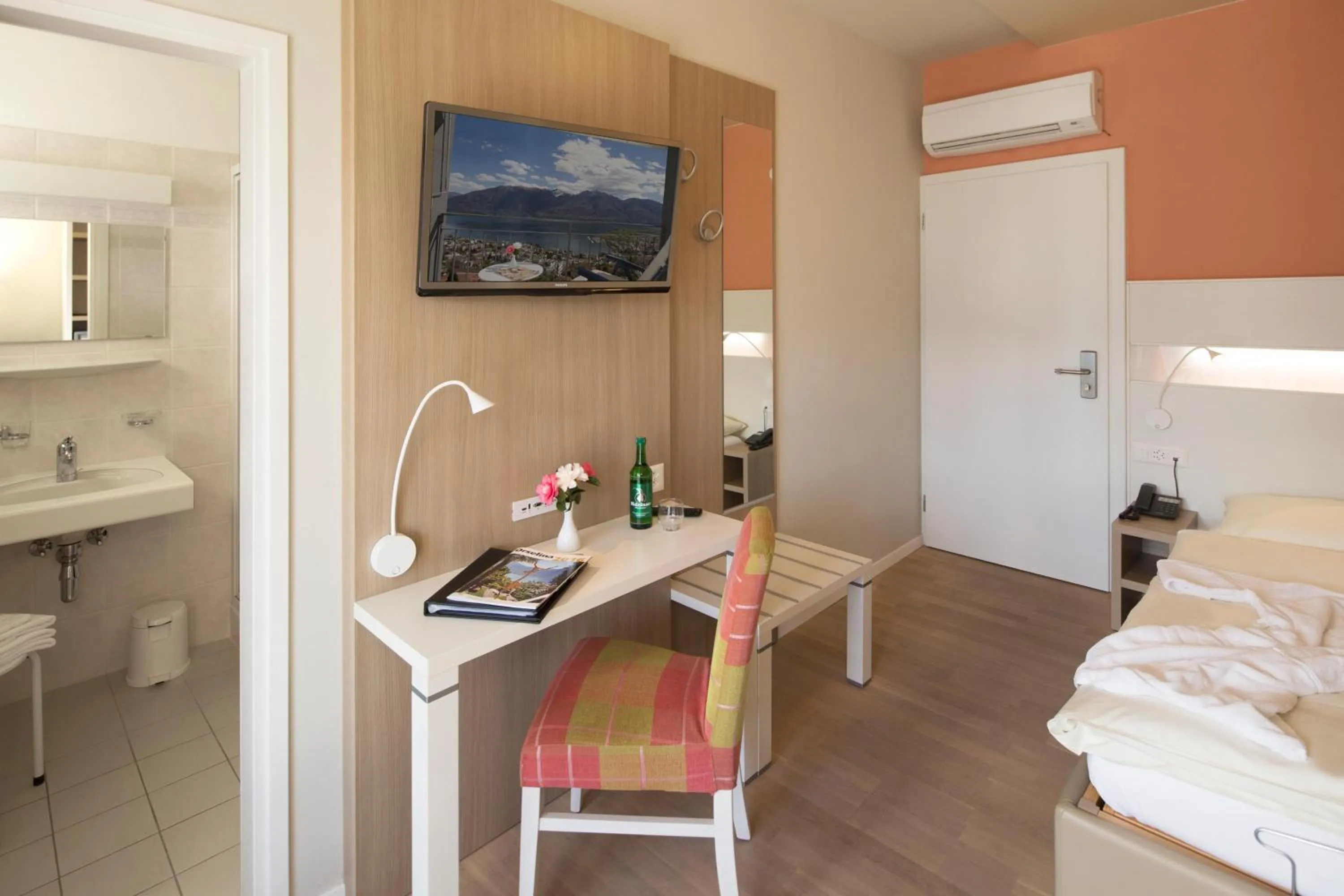 Photo of the whole room, Bed in Hotel Stella SA