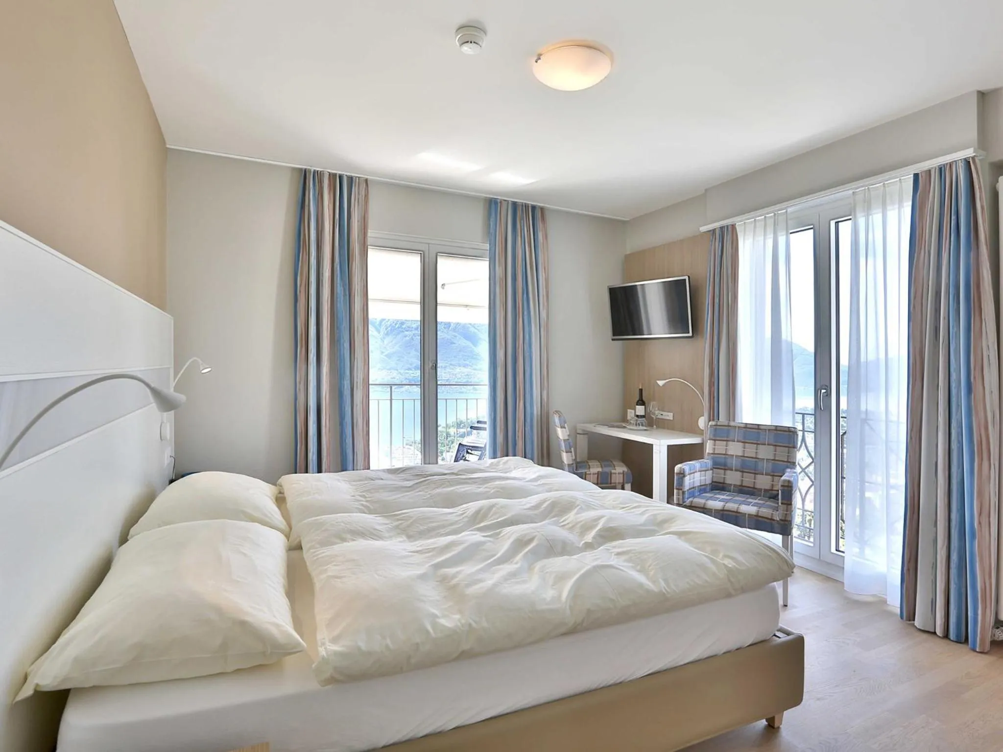 Day, Bed in Hotel Stella SA