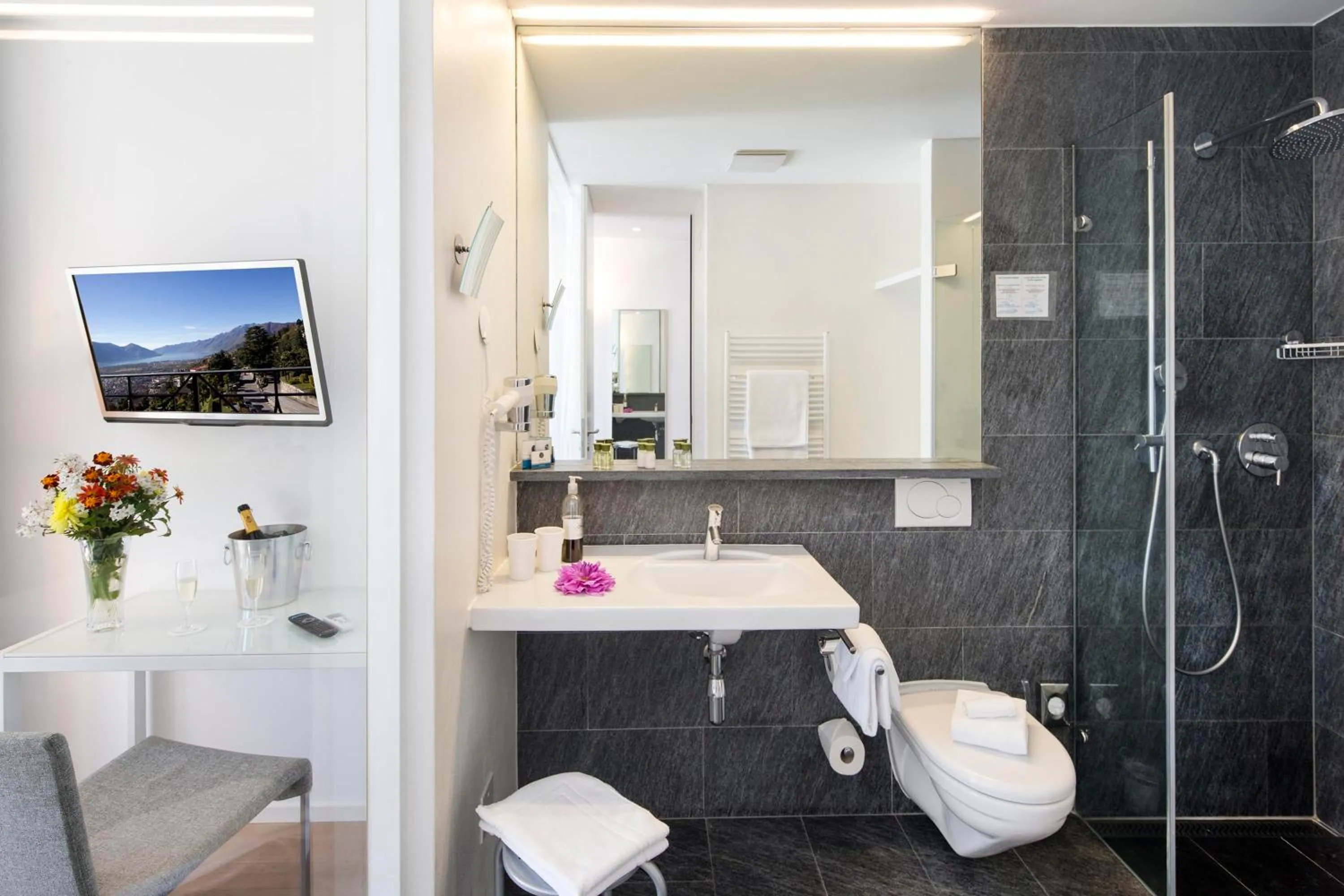 Bathroom in Hotel Stella SA