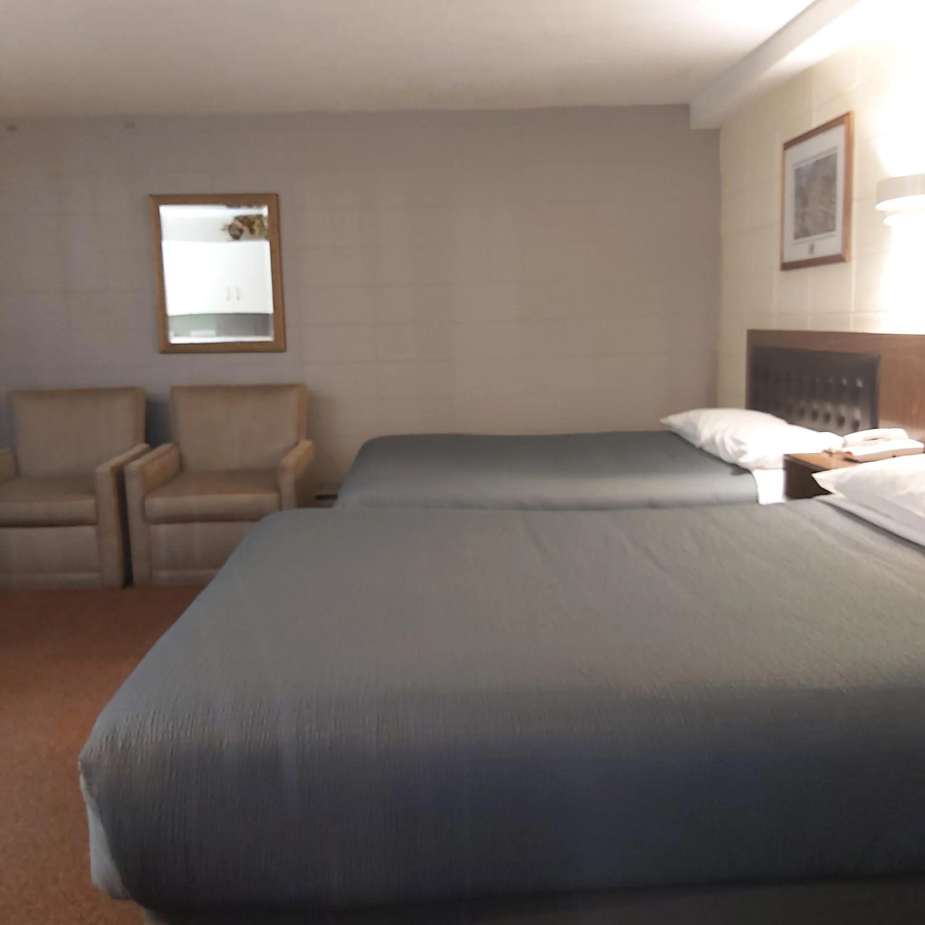 Bed in Alpine Lodge Motel & Restaurant