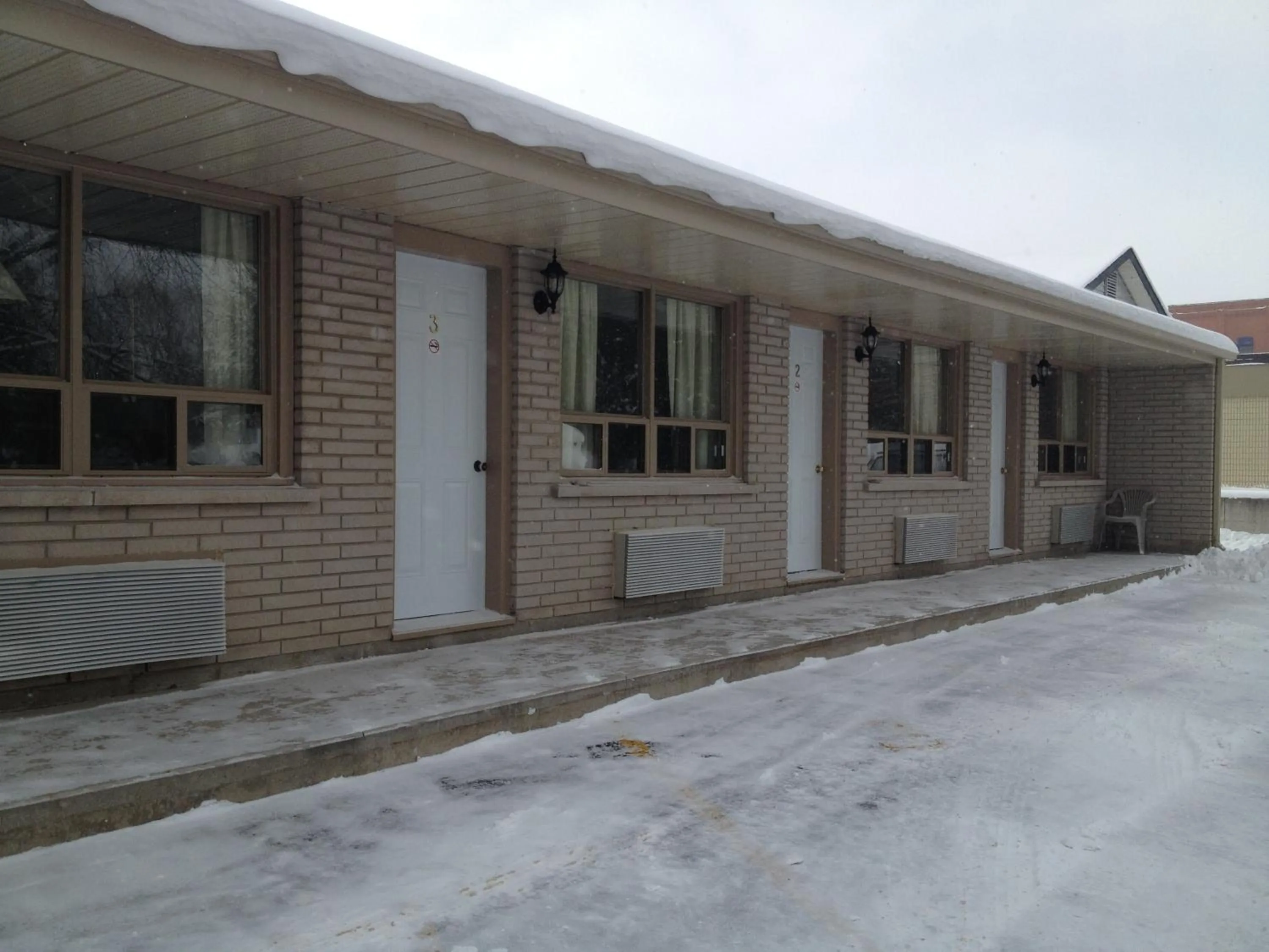 Facade/entrance in Milestone Motel