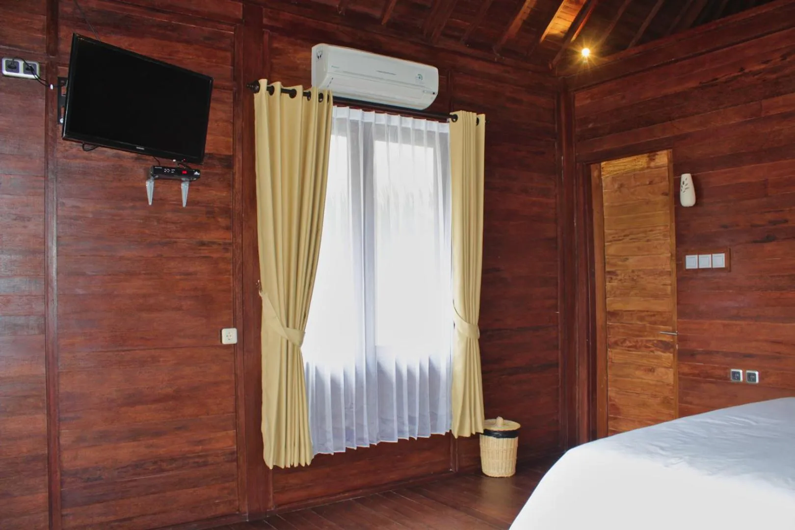 TV and multimedia, Bed in Sea Terras Suite and Luxury