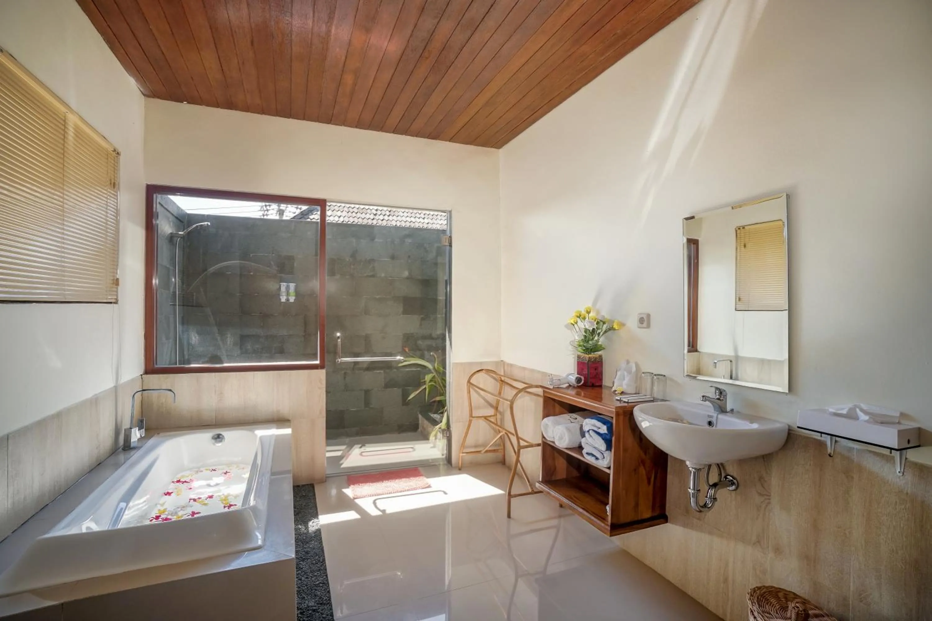 Hot Tub in Sea Terras Suite and Luxury