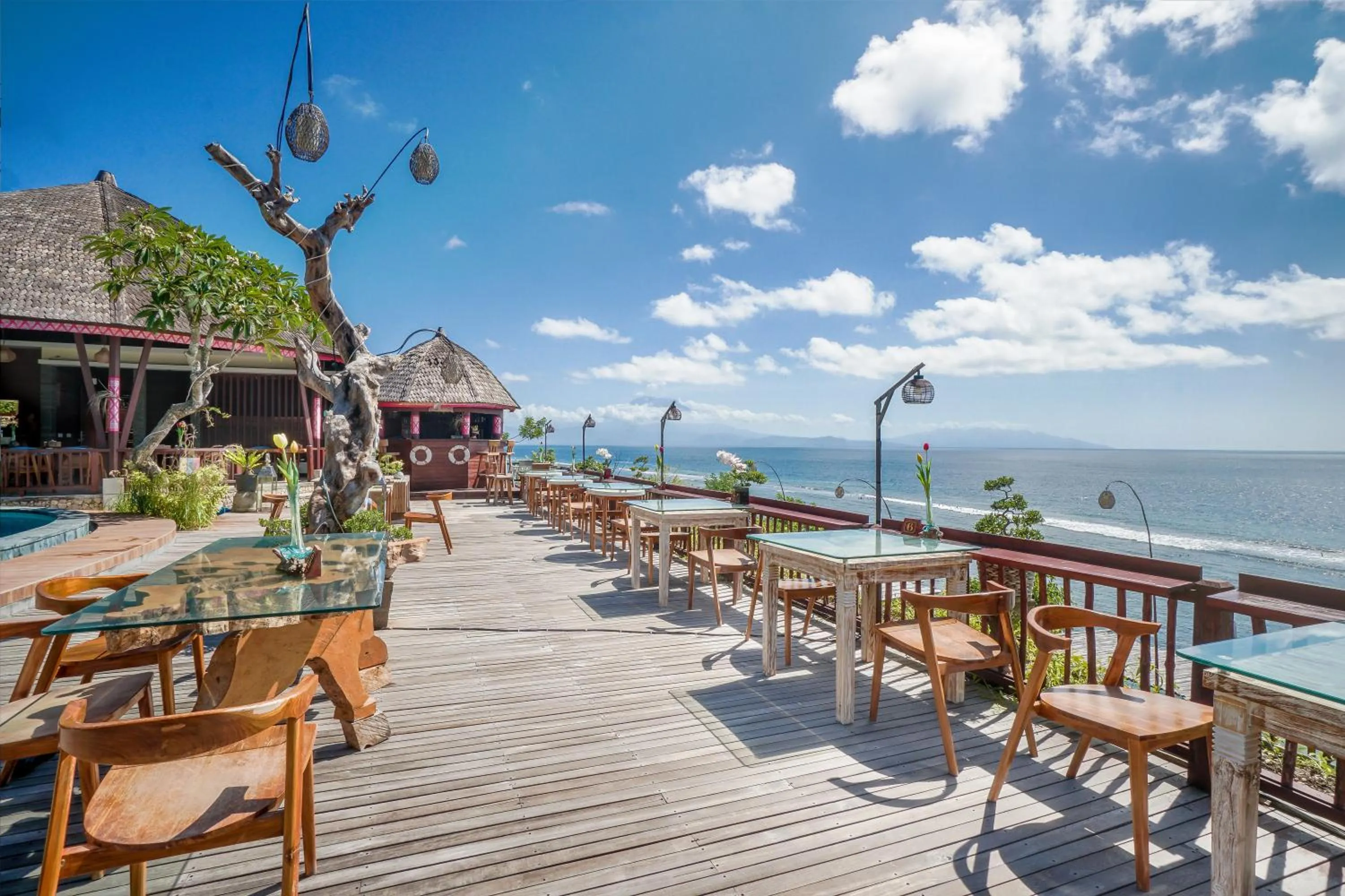 Restaurant/places to eat in Sea Terras Suite and Luxury