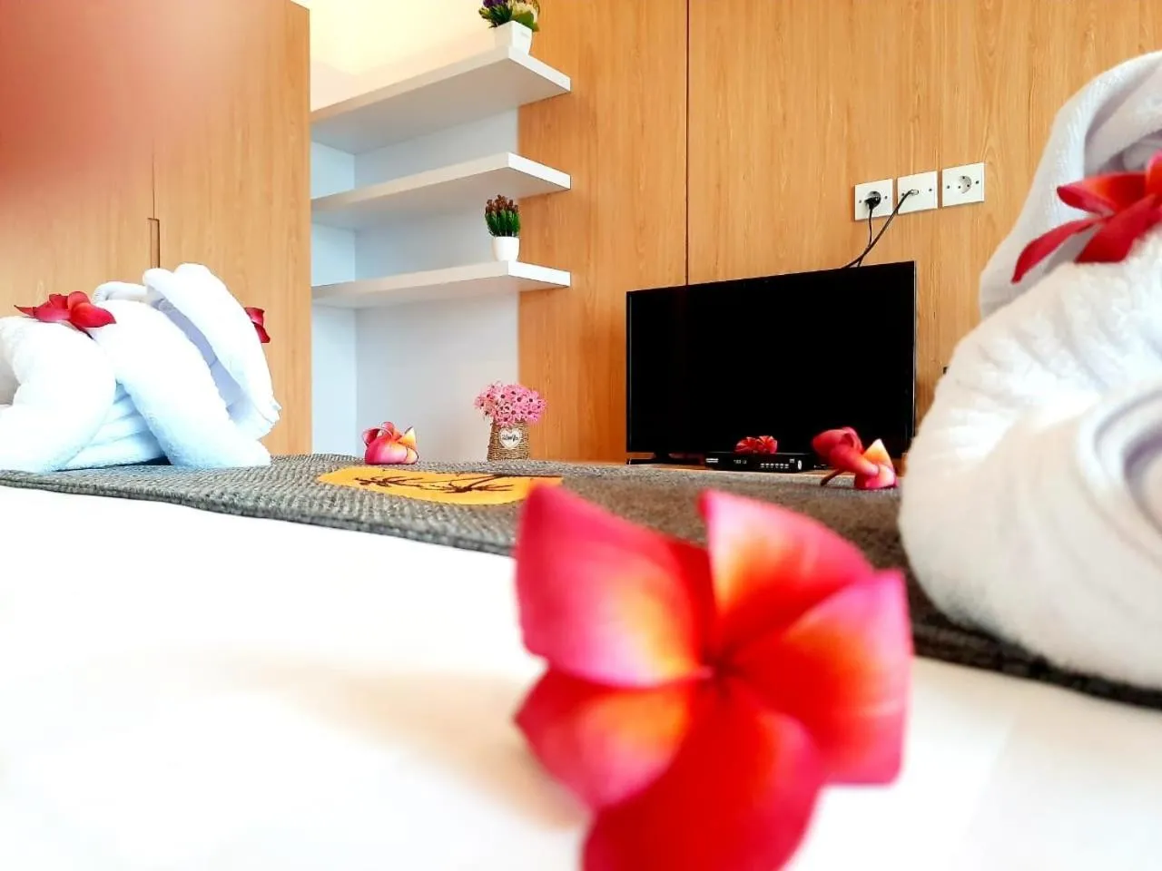 Communal lounge/ TV room in Sea Terras Suite and Luxury