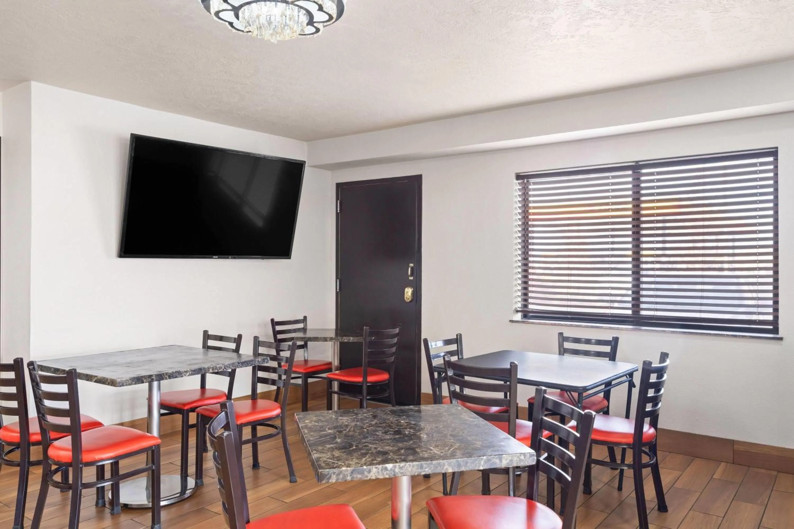 Breakfast in Super 8 by Wyndham Baker City