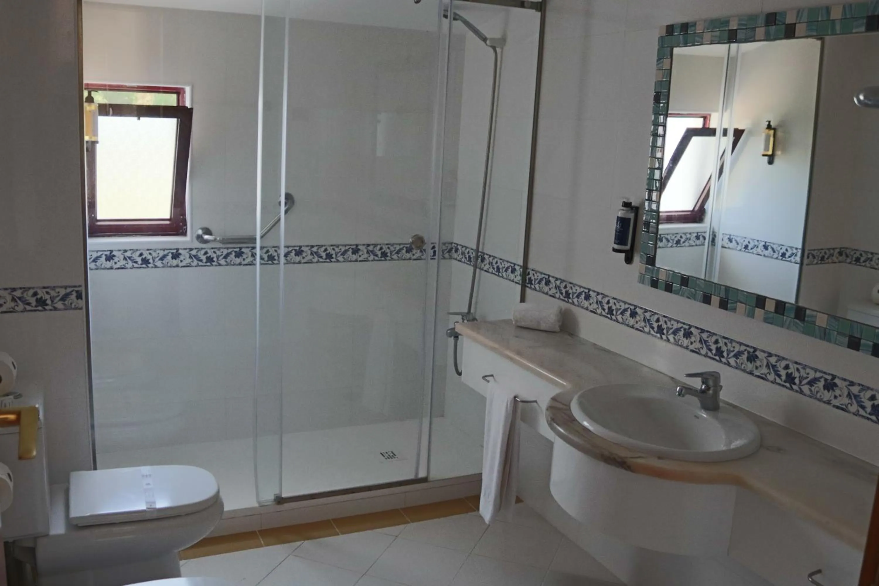 Bathroom in Hotel Apartamento Do Golfe