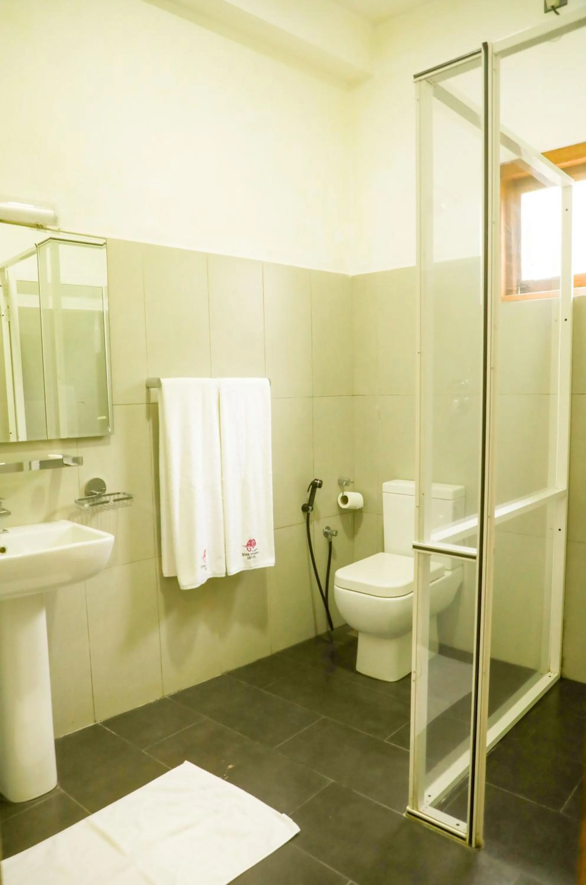 Shower in Athkandura Hotel