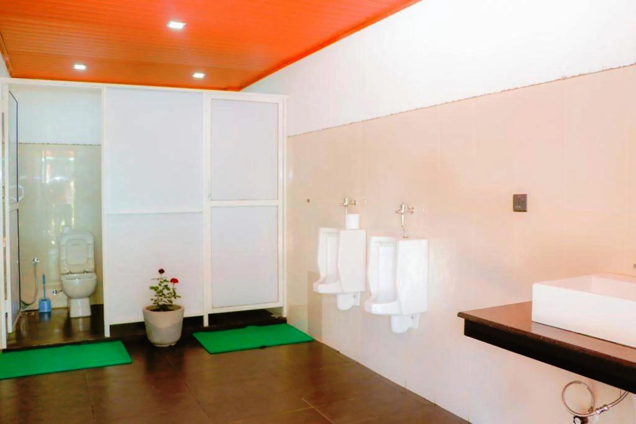 Bathroom in Athkandura Hotel