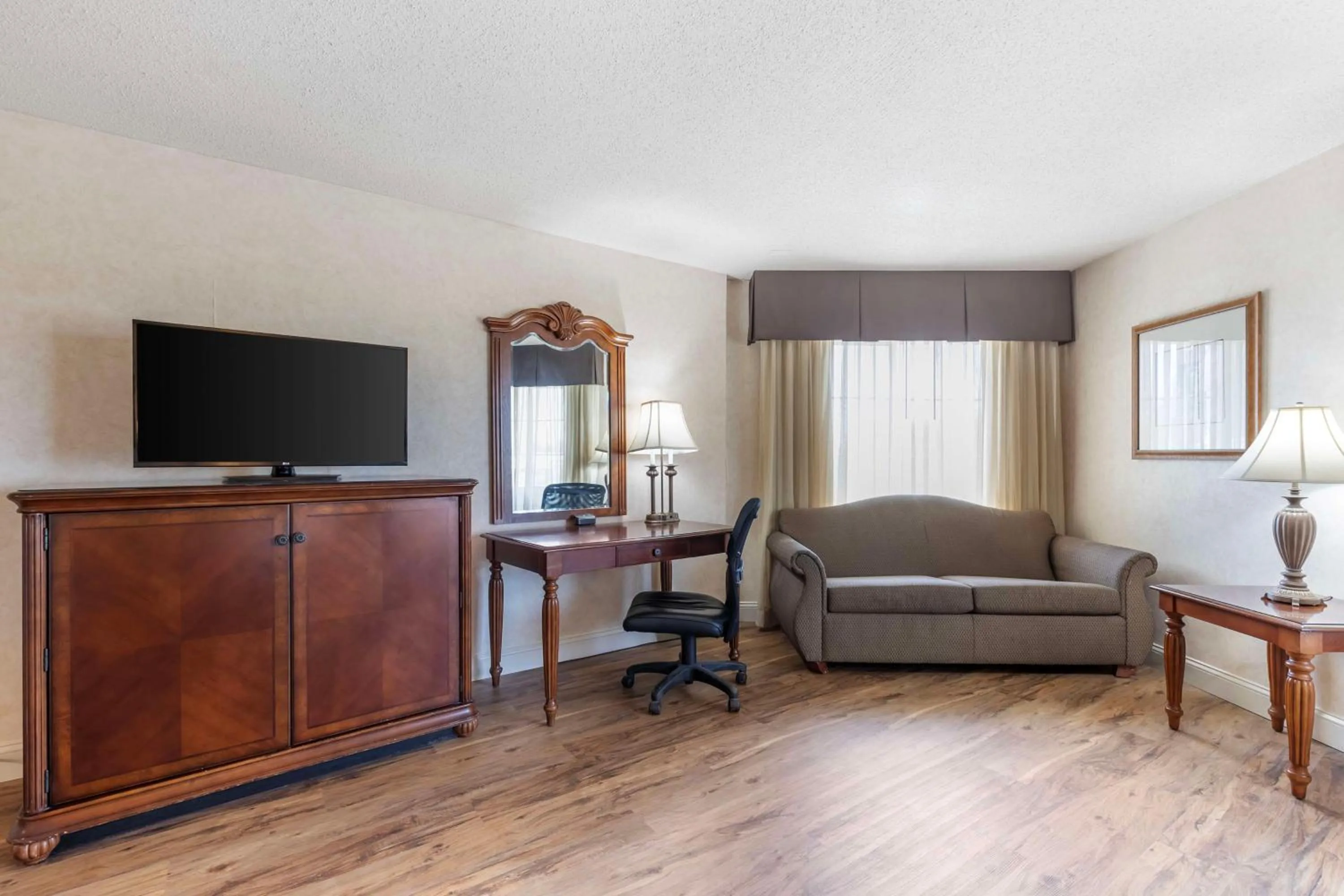 Bedroom in Best Western Plus Steeplegate Inn