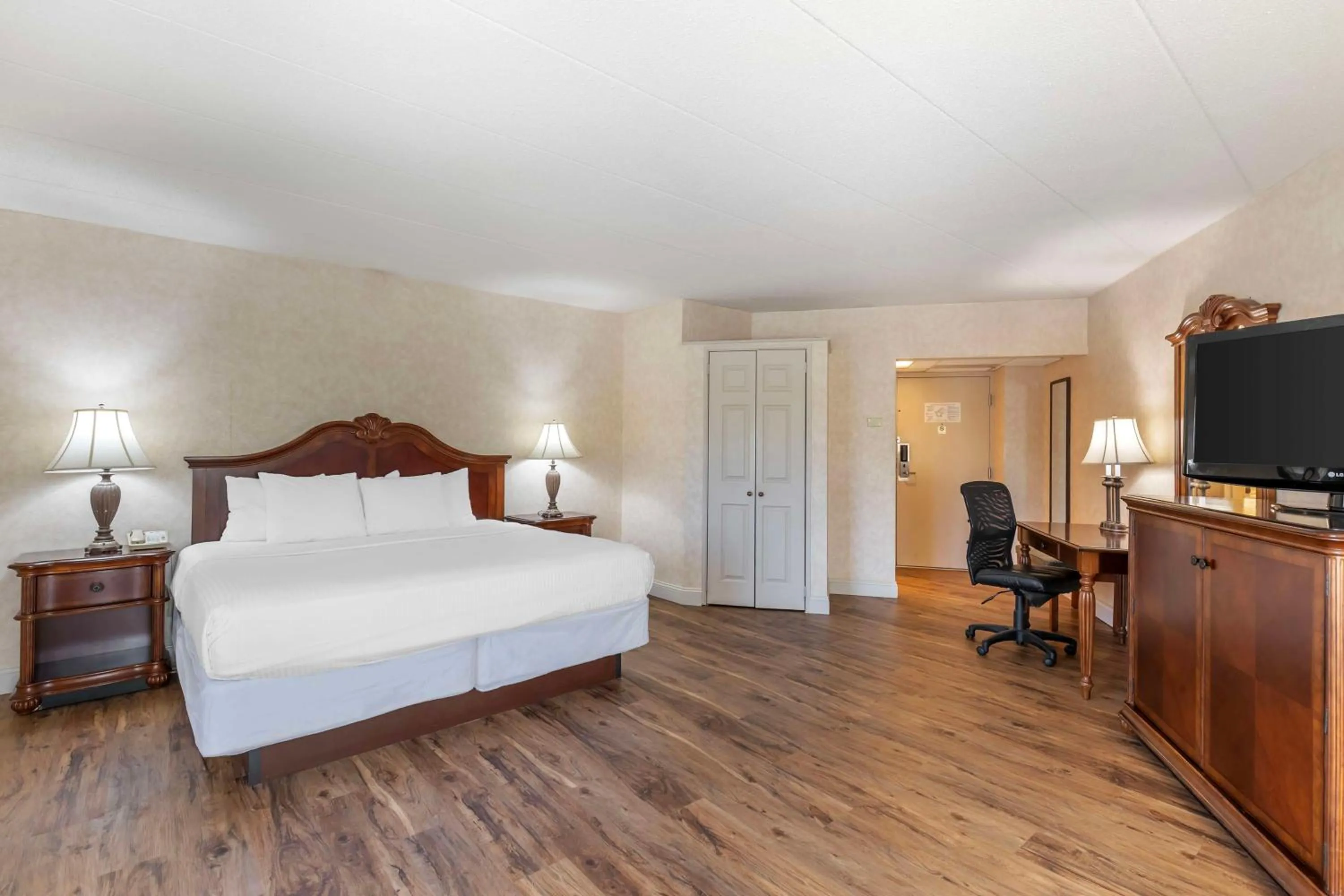 Bedroom, Bed in Best Western Plus Steeplegate Inn