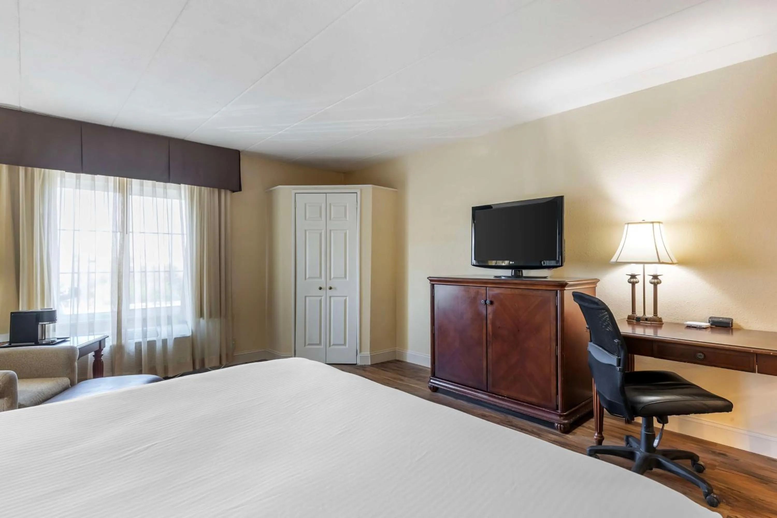 Bedroom, Bed in Best Western Plus Steeplegate Inn