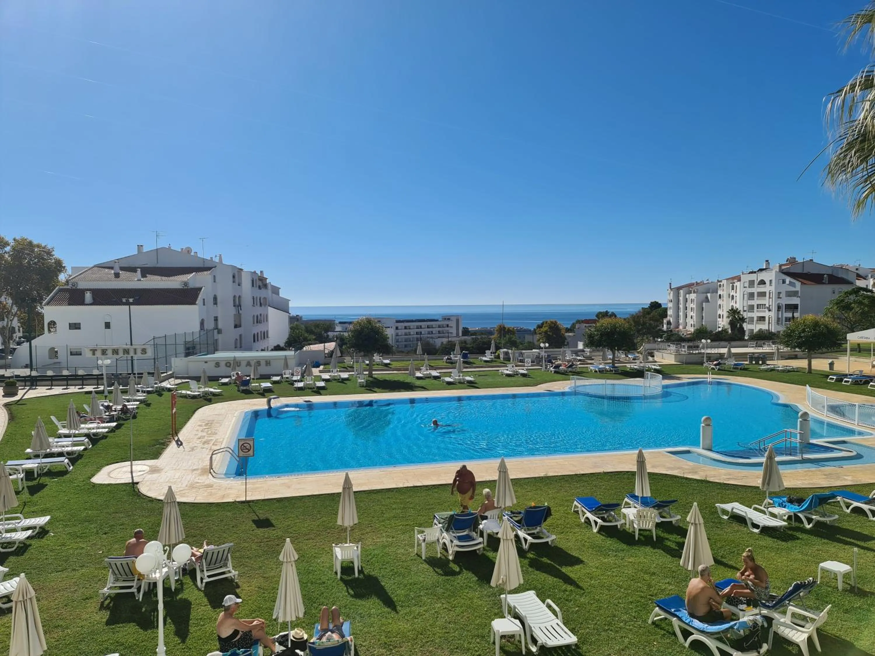 Swimming pool in Hotel Apartamento Brisa Sol