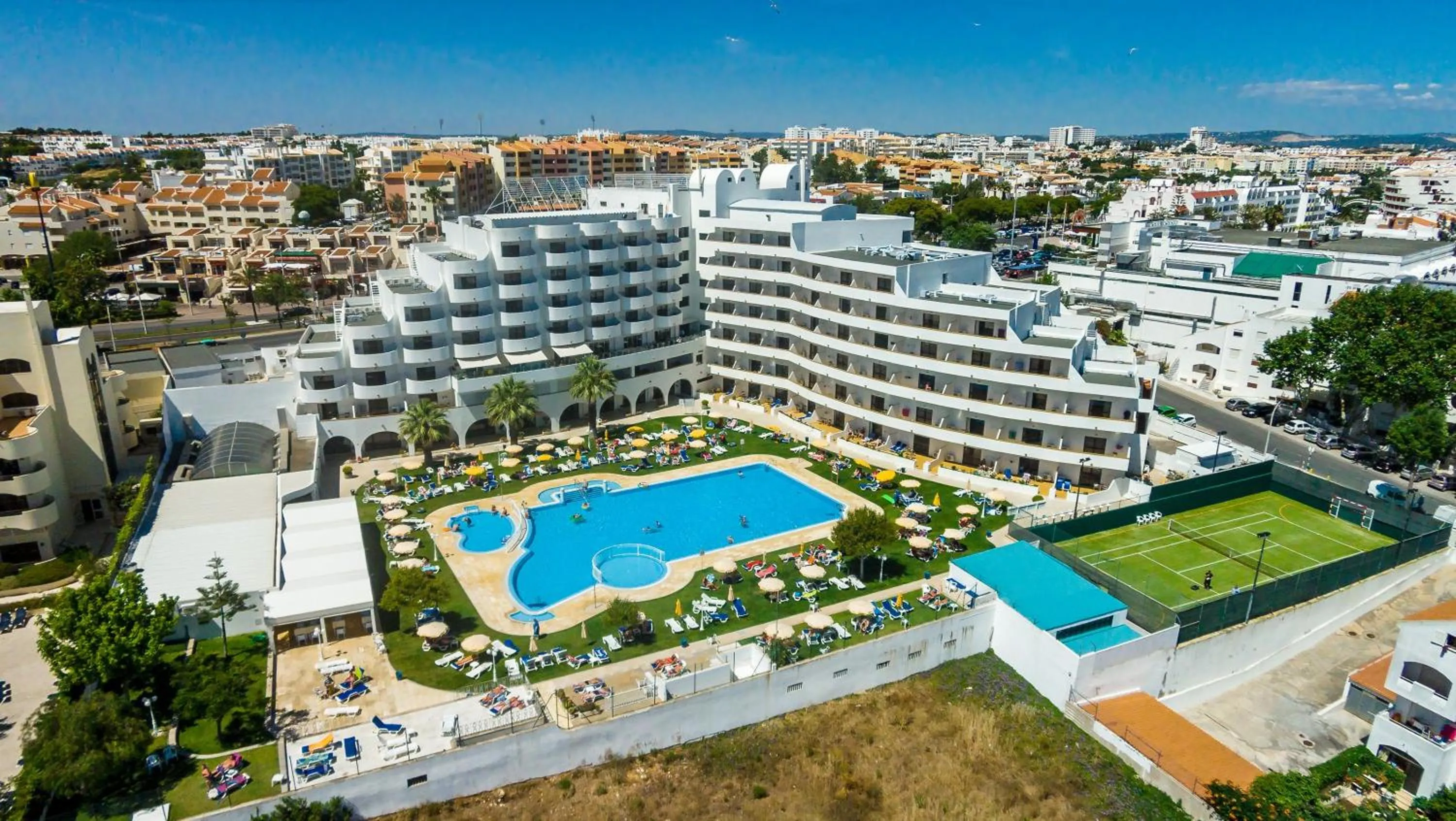 Property building in Hotel Apartamento Brisa Sol