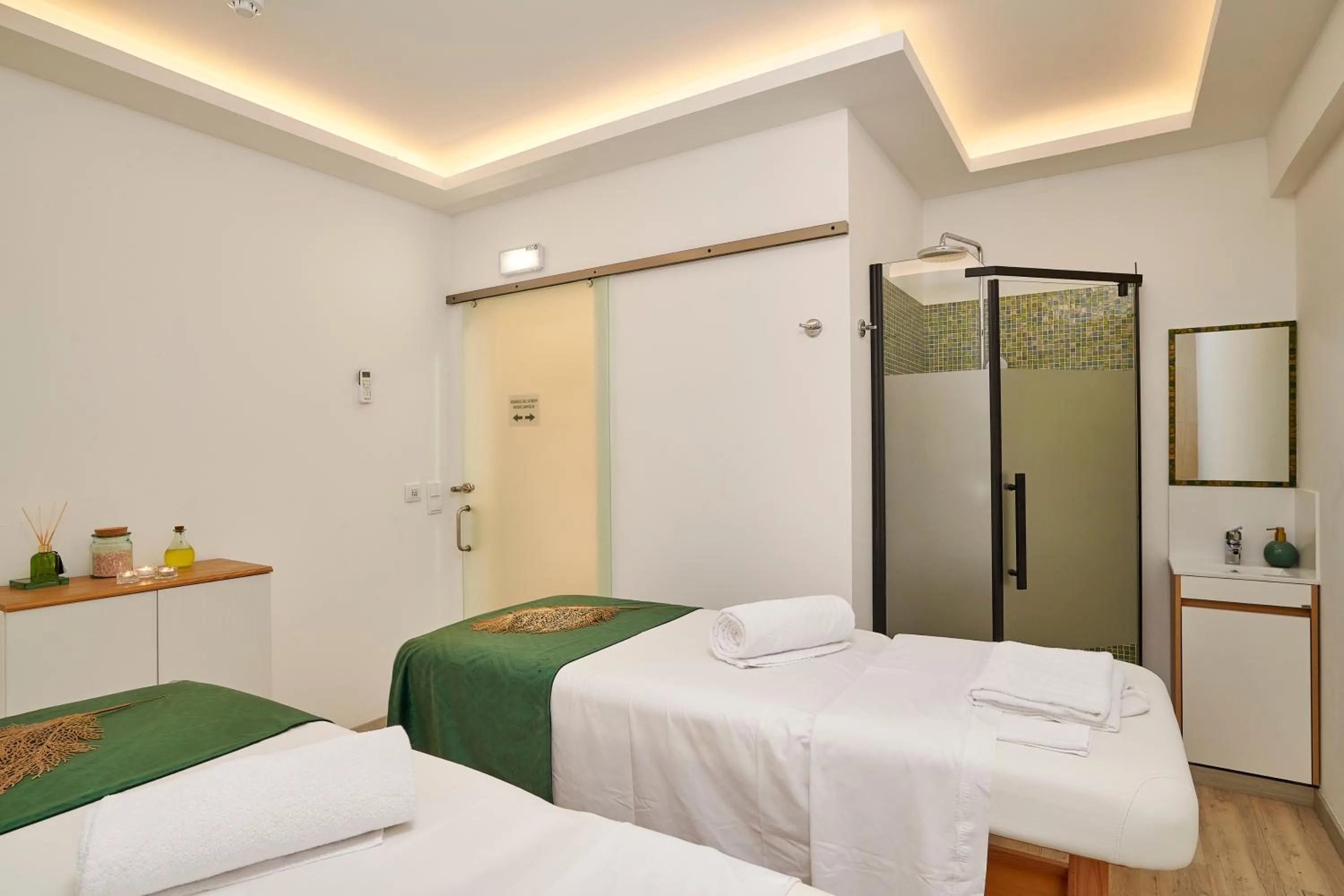 Massage, Bed in Hotel Apartamento Brisa Sol