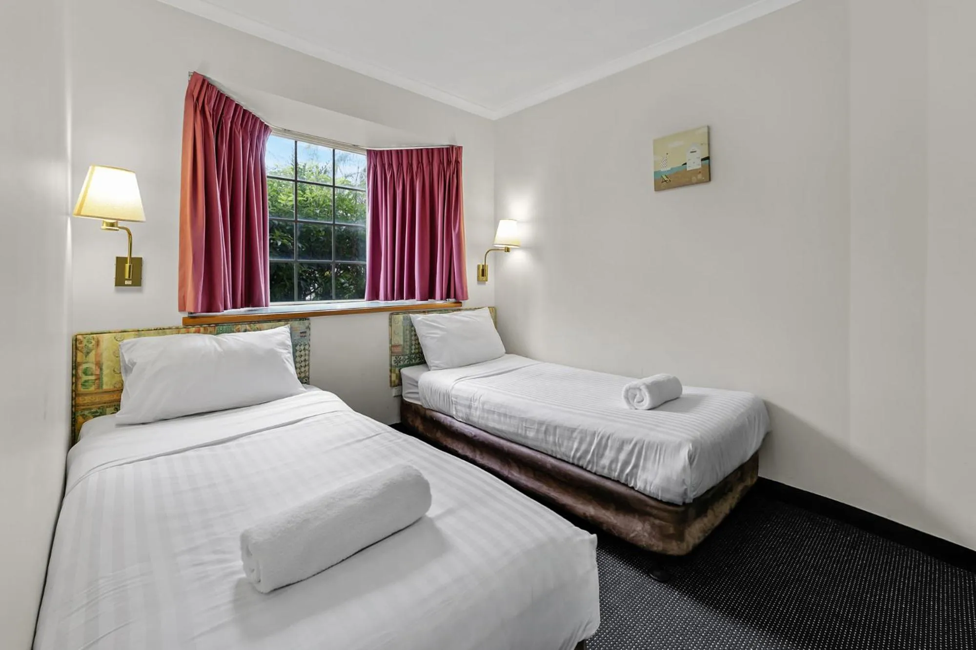 Bedroom, Bed in Sapphire Waters Motor Inn