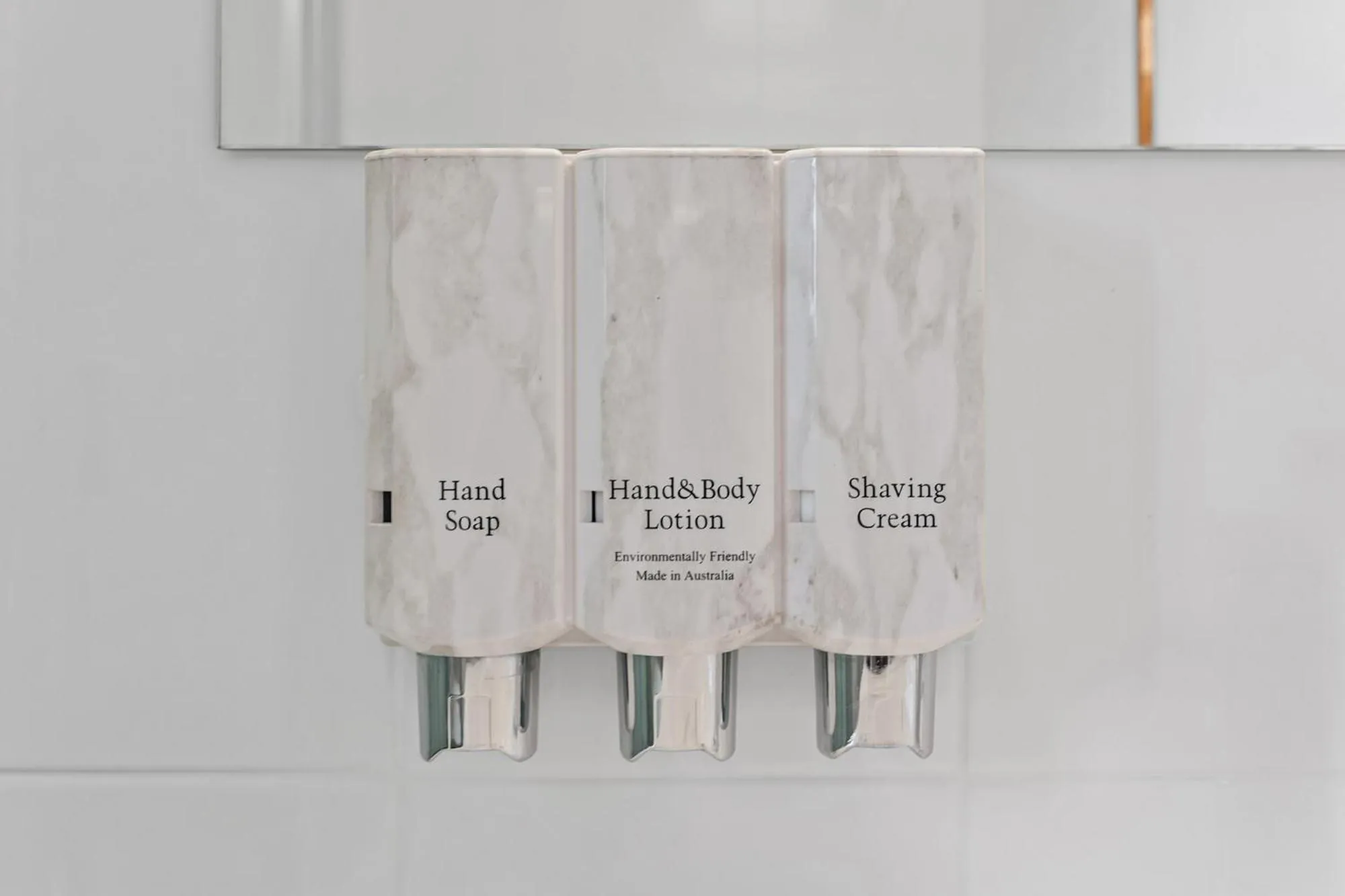 Bathroom in Sapphire Waters Motor Inn