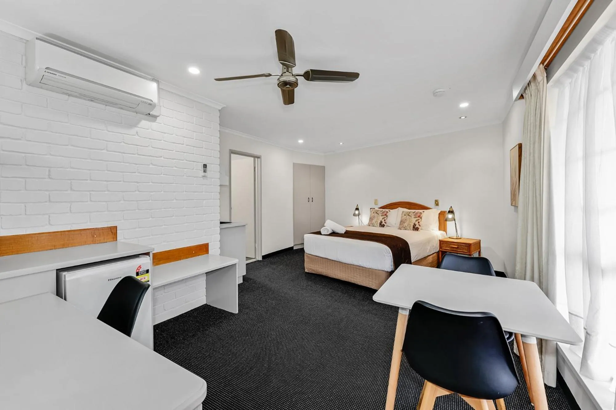 Bedroom, Bed in Sapphire Waters Motor Inn