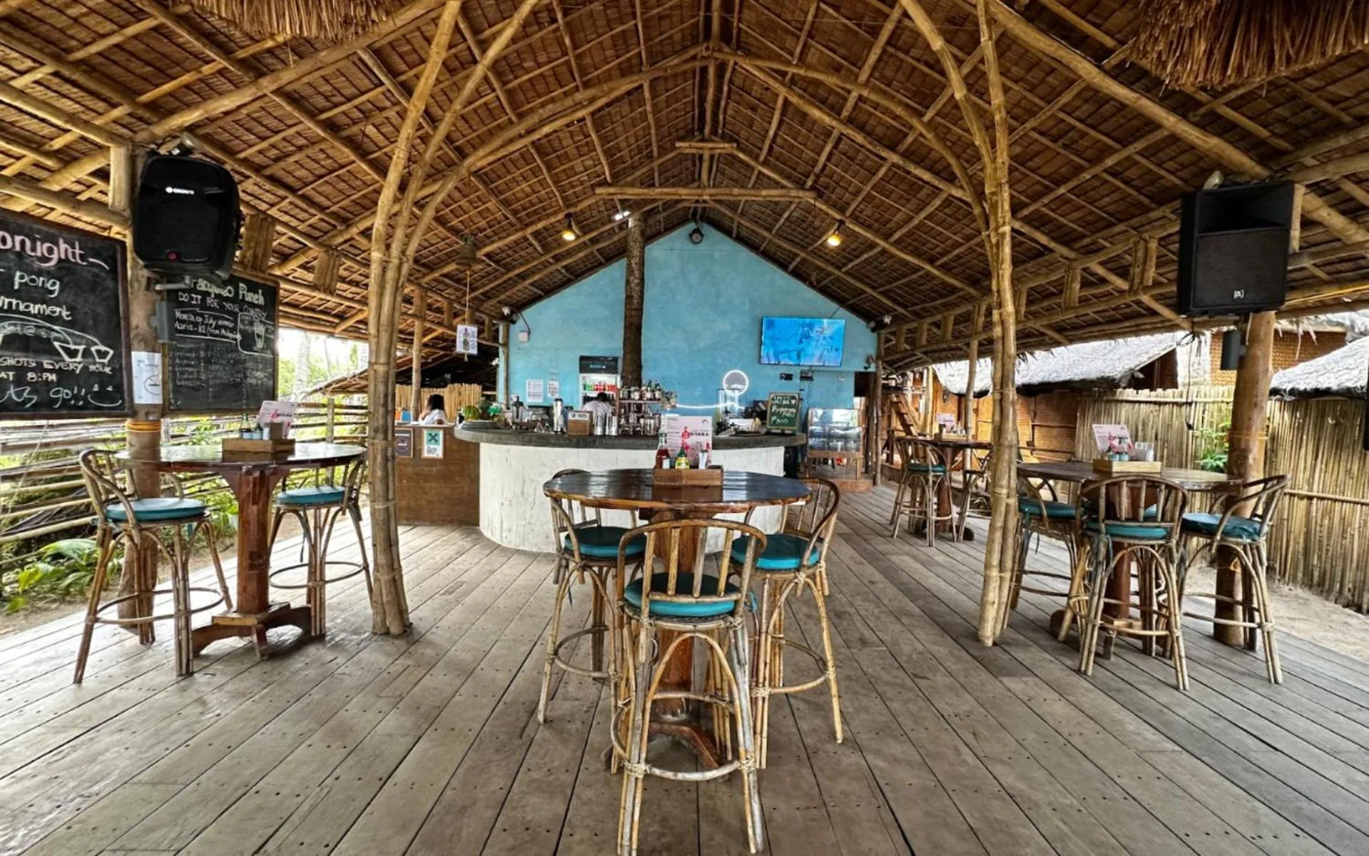Restaurant/places to eat in Mad Monkey Hostel Nacpan Beach