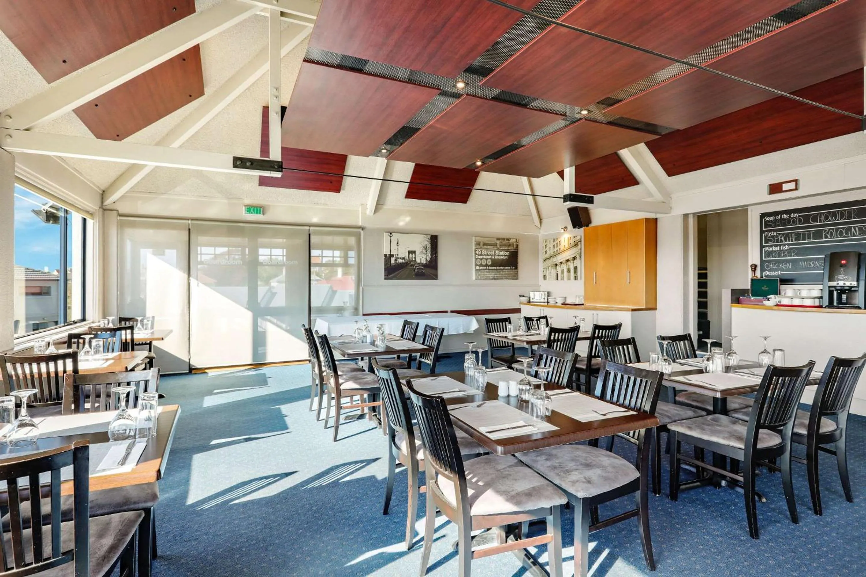 Restaurant/places to eat in Comfort Hotel Benvenue