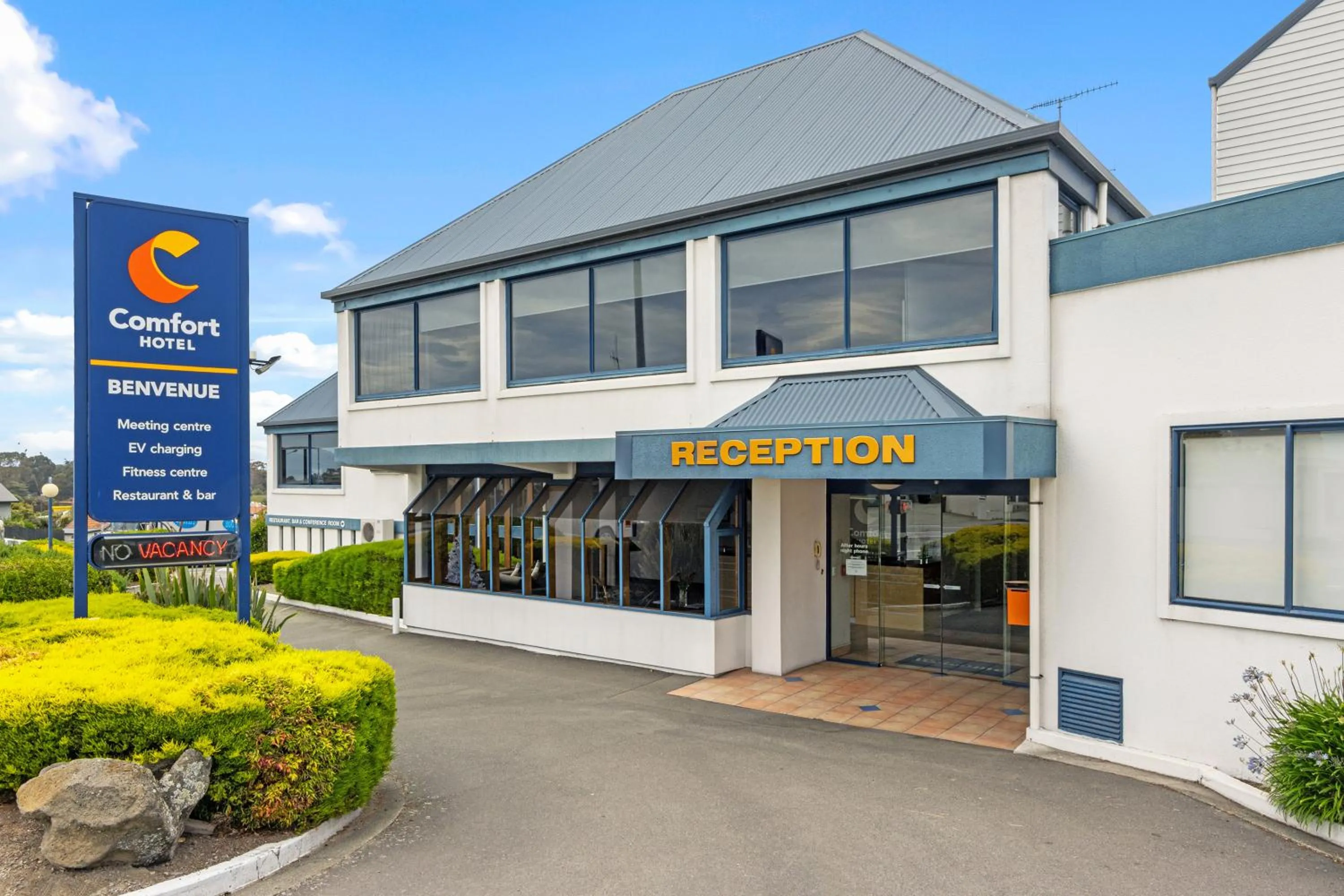 Facade/entrance in Comfort Hotel Benvenue