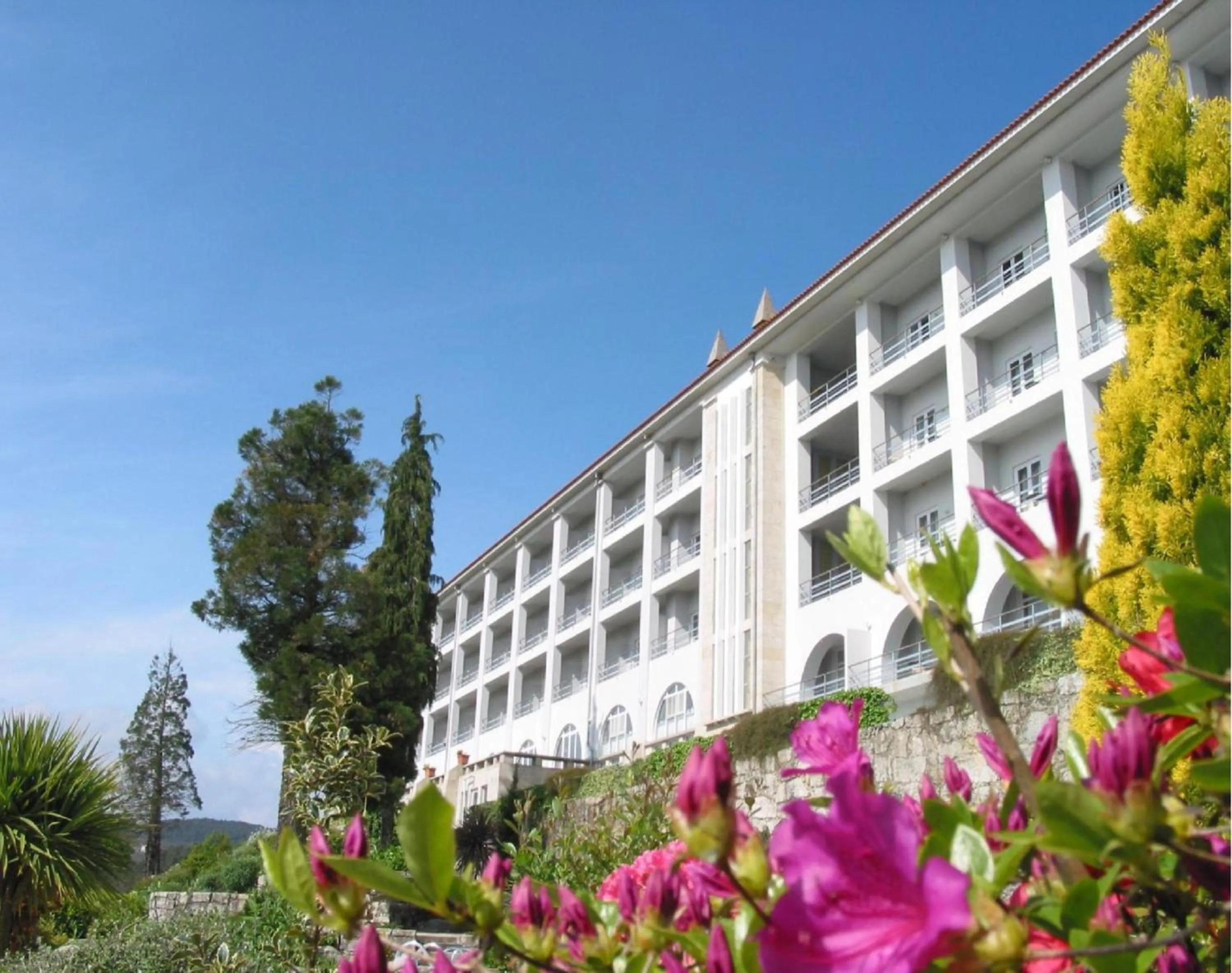 Facade/entrance in Golden Tulip Caramulo