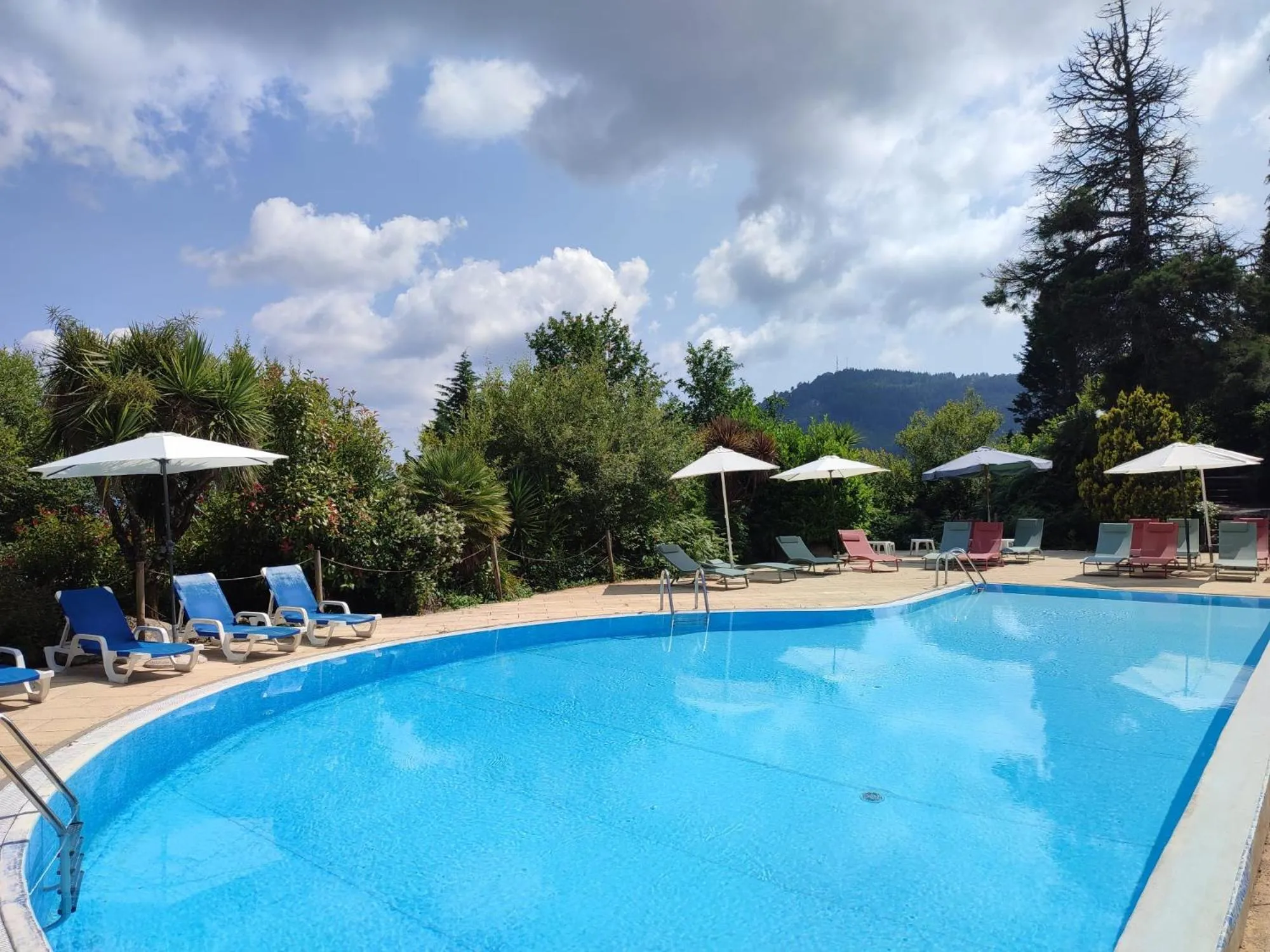 Swimming pool in Golden Tulip Caramulo