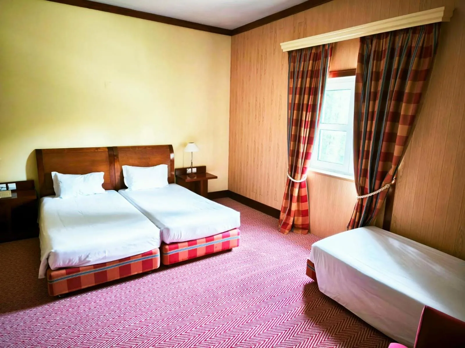 Bed in Golden Tulip Caramulo