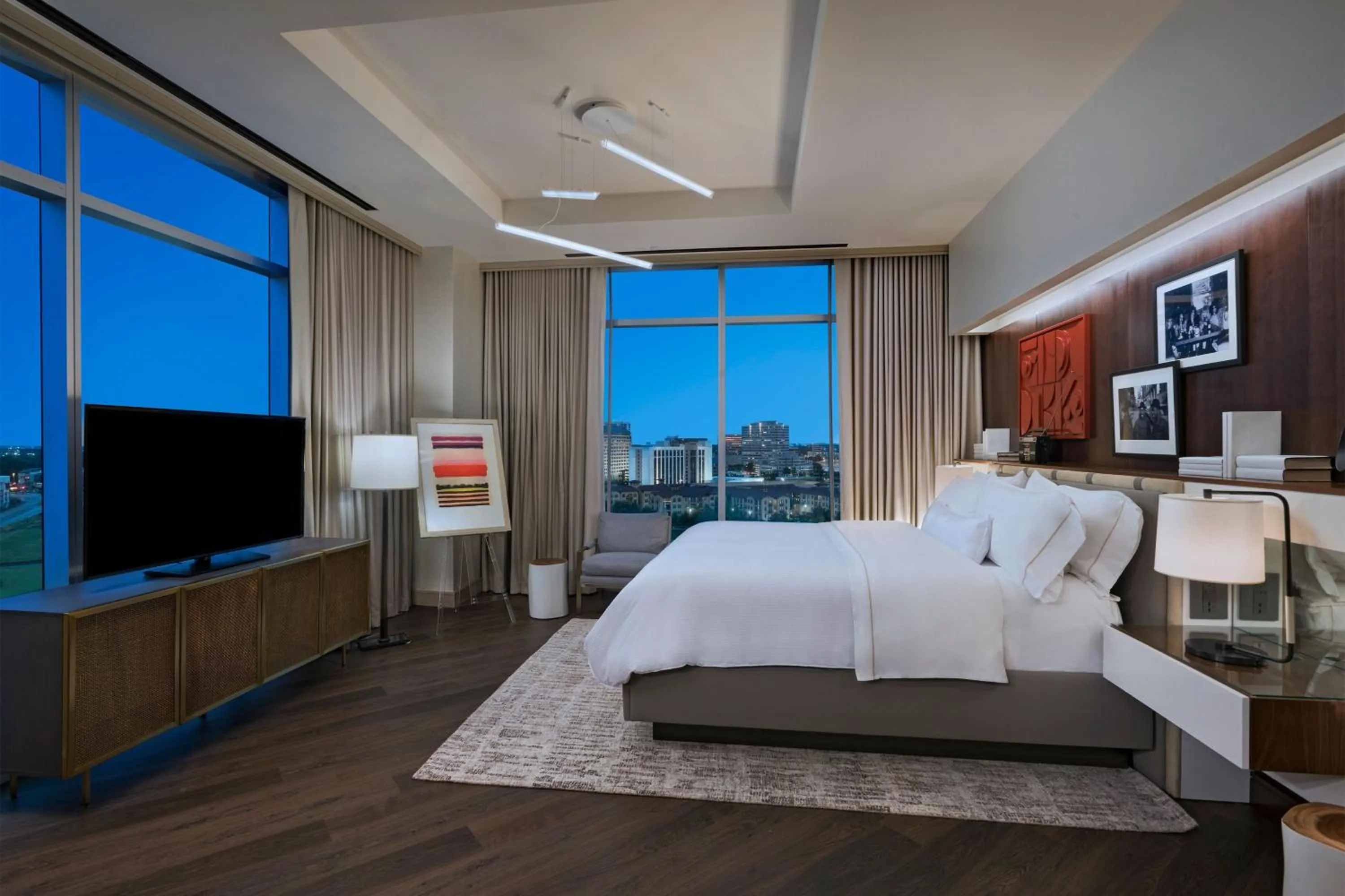 Bedroom, Bed in The Westin Irving Convention Center at Las Colinas