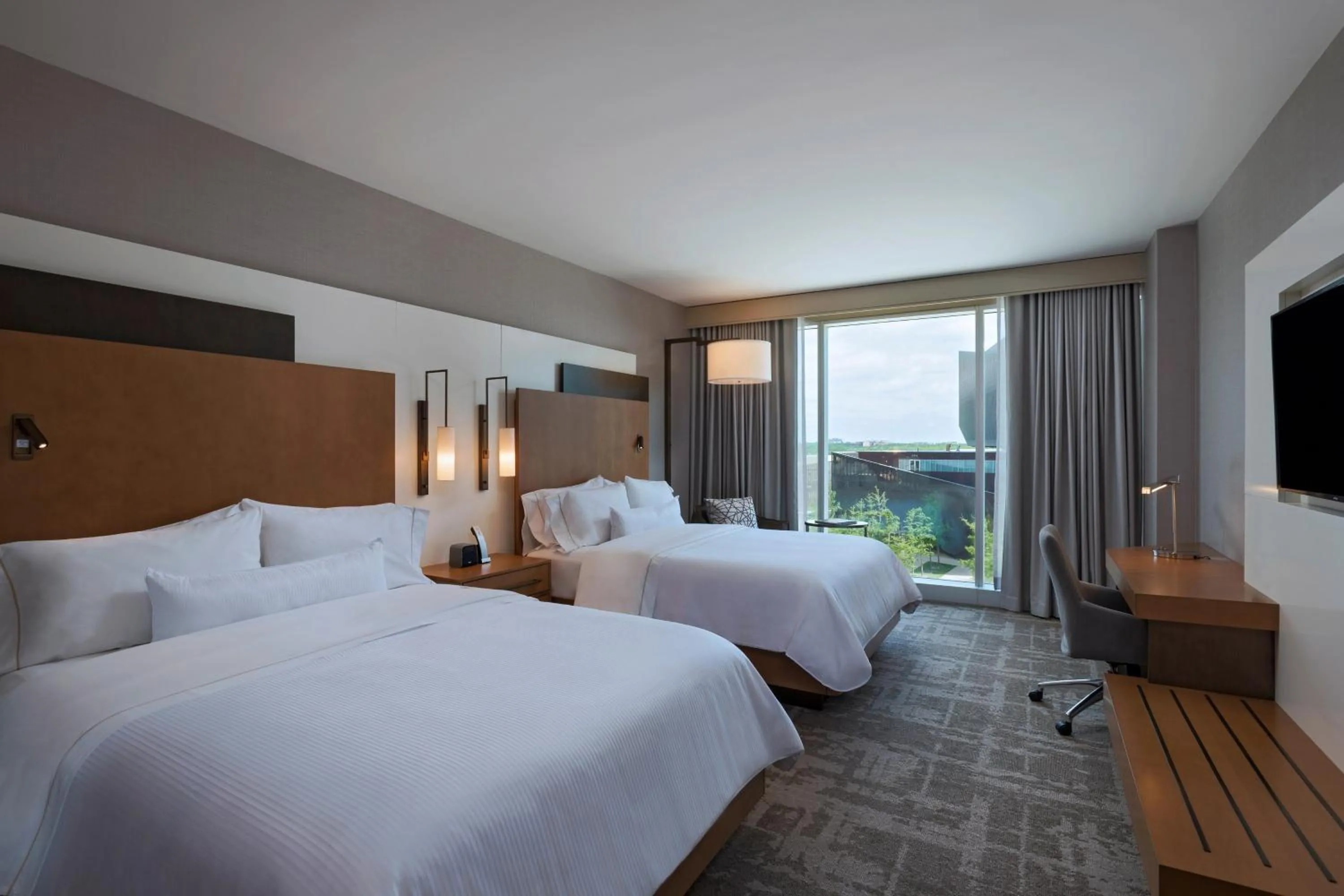 Photo of the whole room, Bed in The Westin Irving Convention Center at Las Colinas