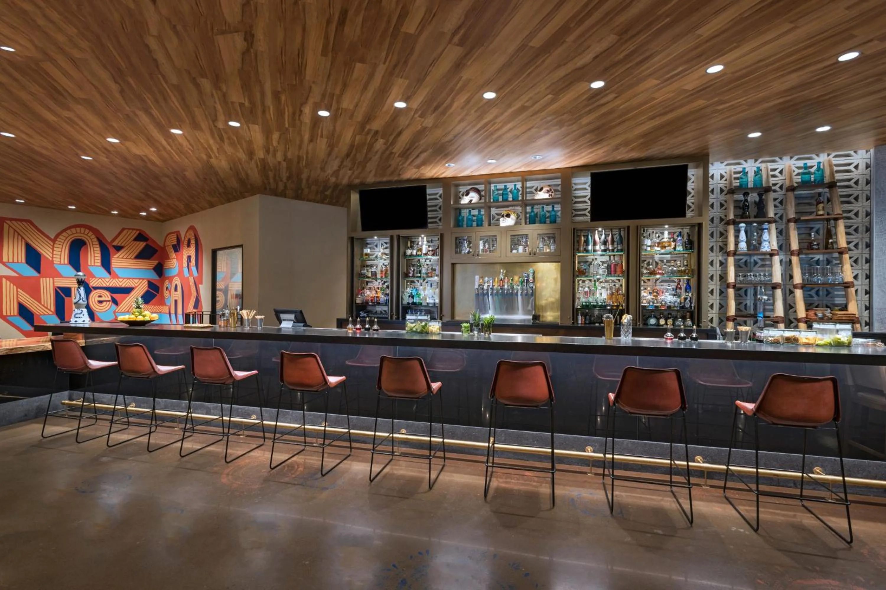 Lounge or bar in The Westin Irving Convention Center at Las Colinas