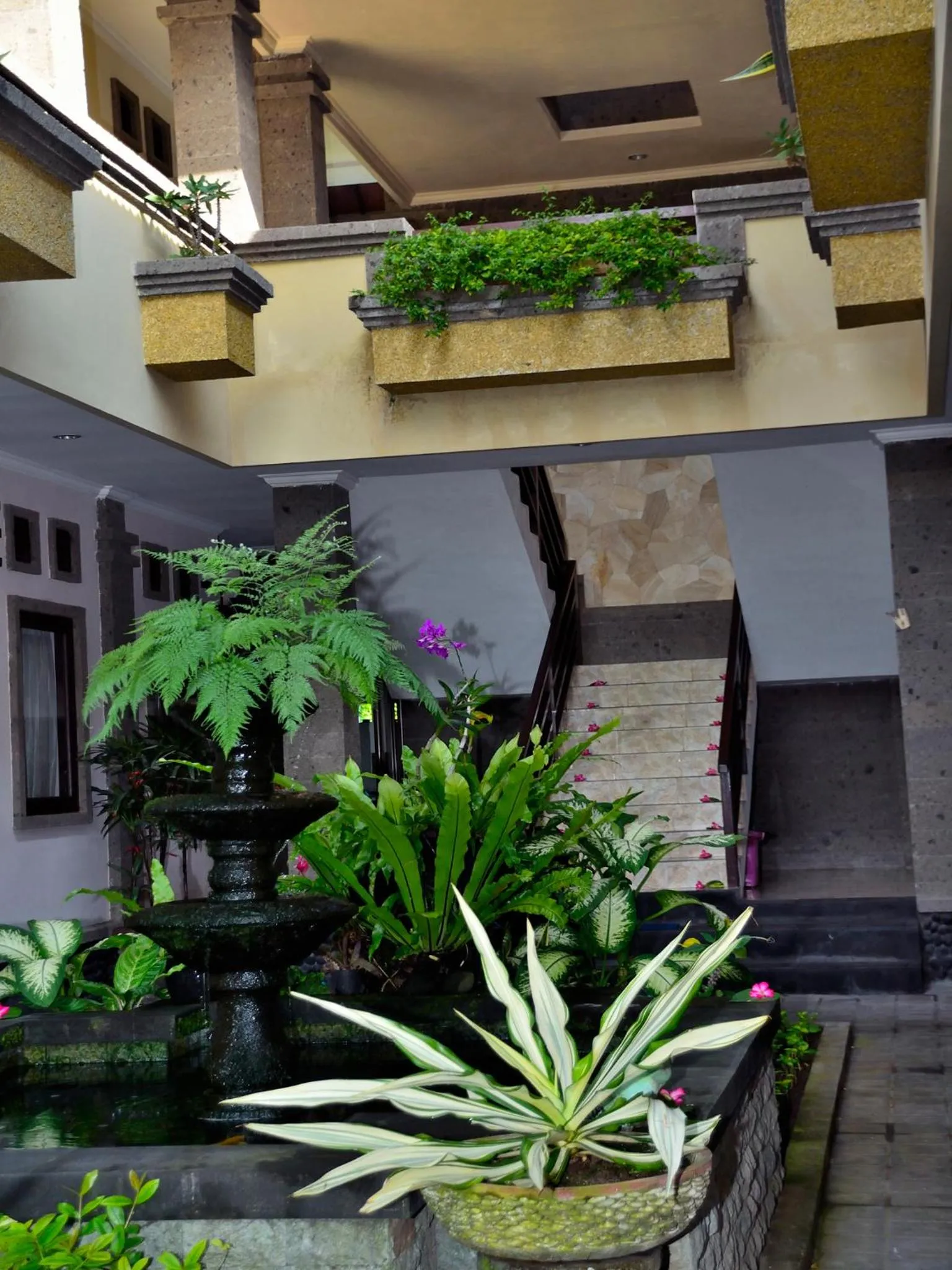 Decorative detail in Tanjung Sari Inn