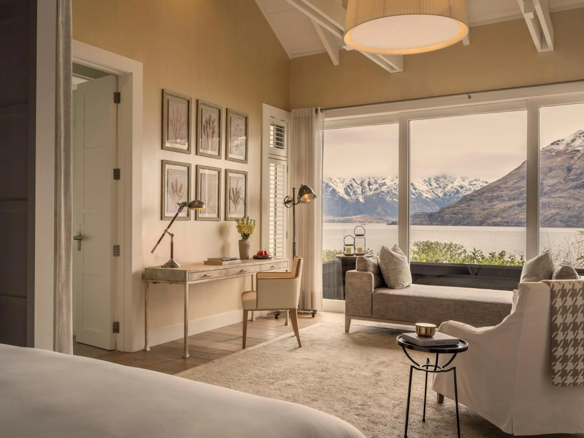 Bedroom, Bed in Rosewood Matakauri