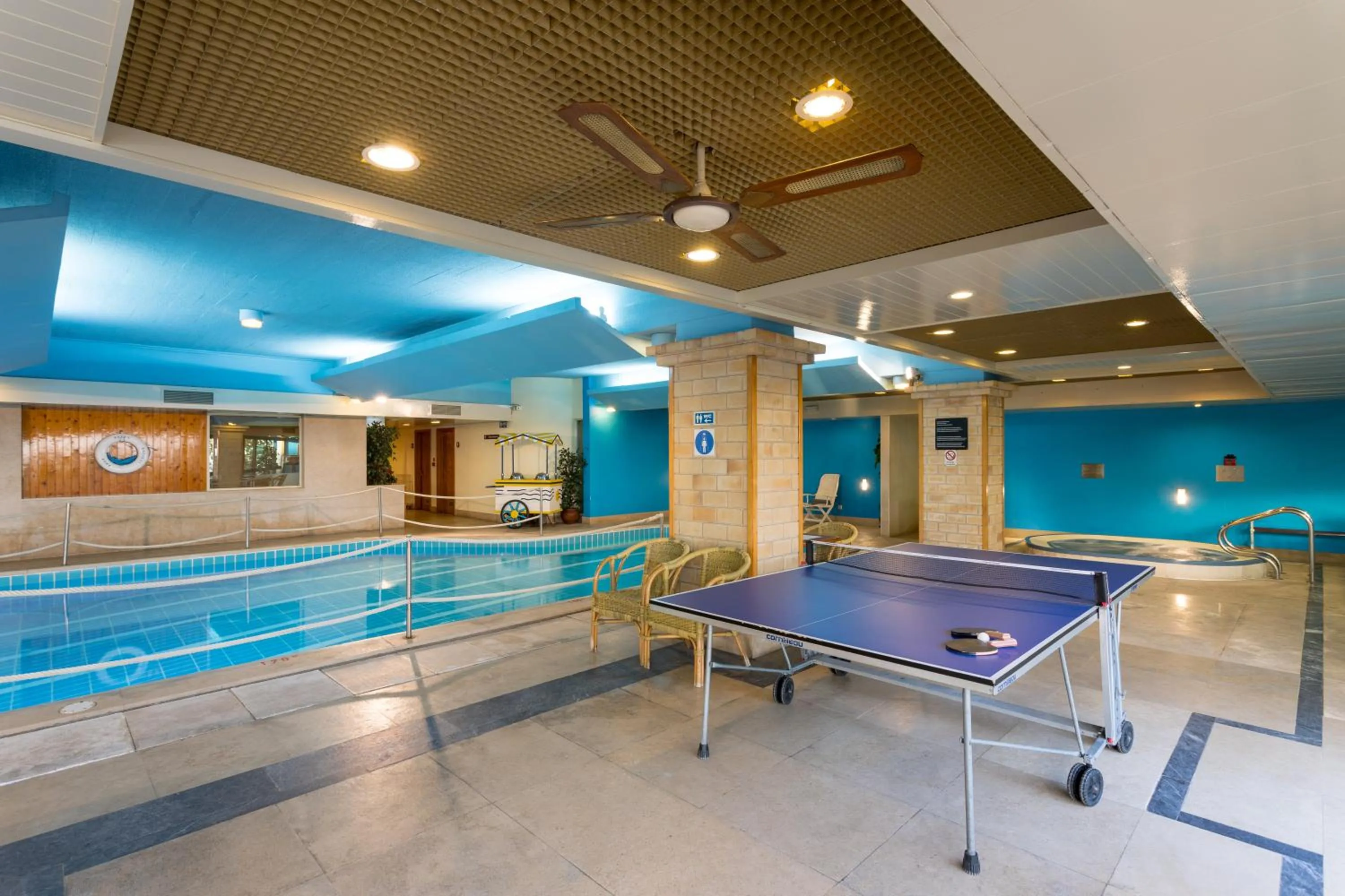 Swimming pool, Table Tennis in Hotel Estoril Eden