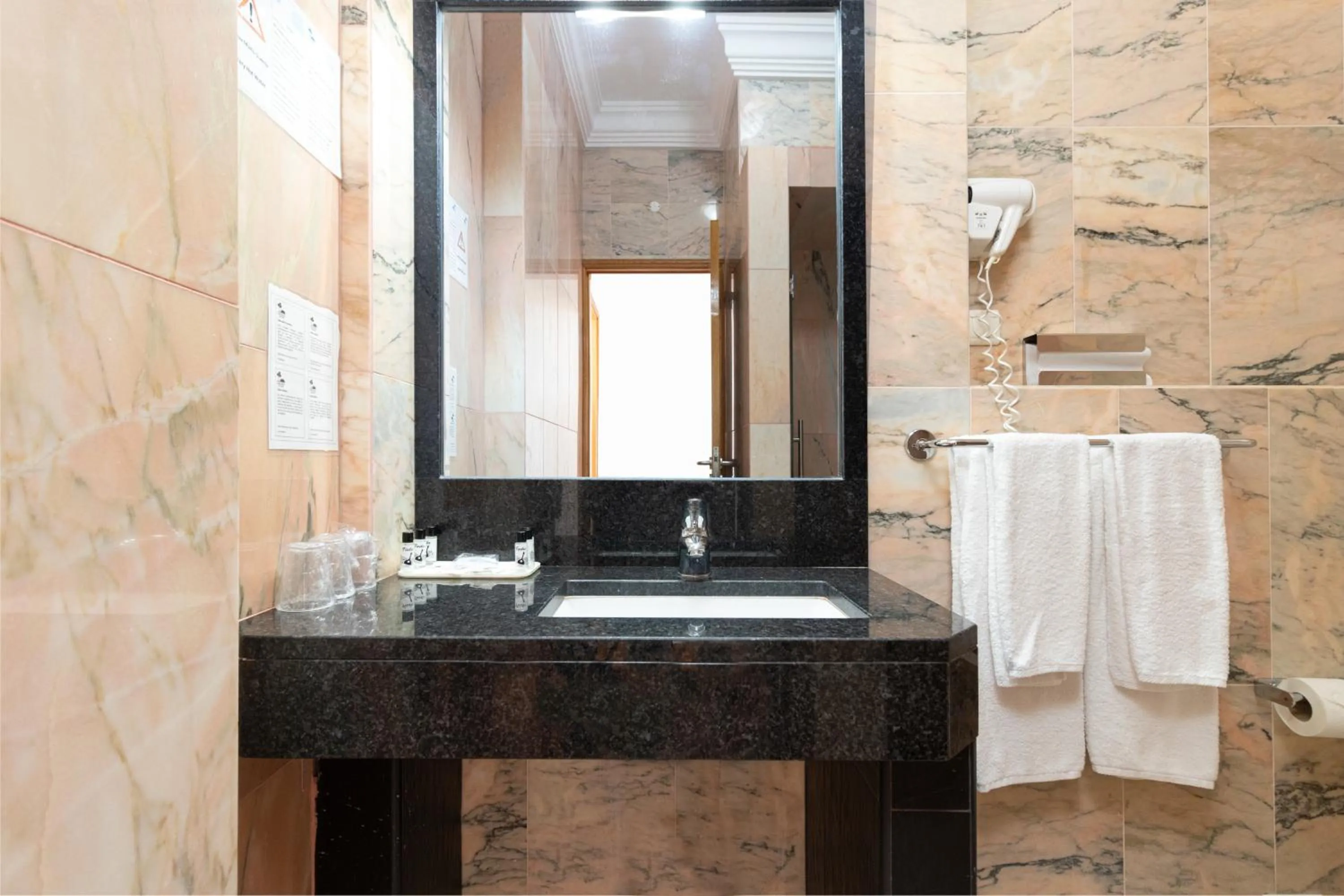 Bathroom in Hotel Maritur - Adults Only