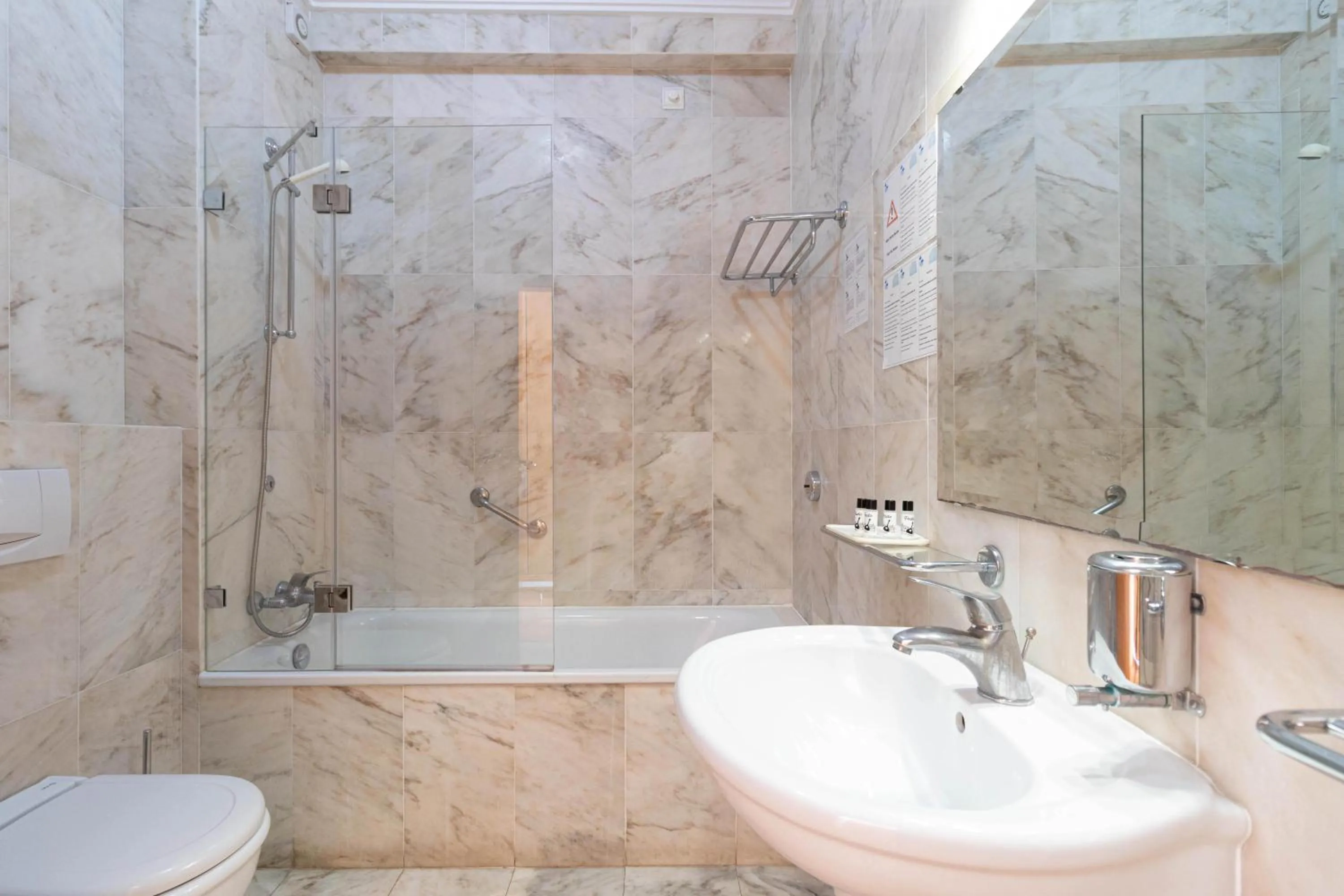 Toilet in Hotel Maritur - Adults Only