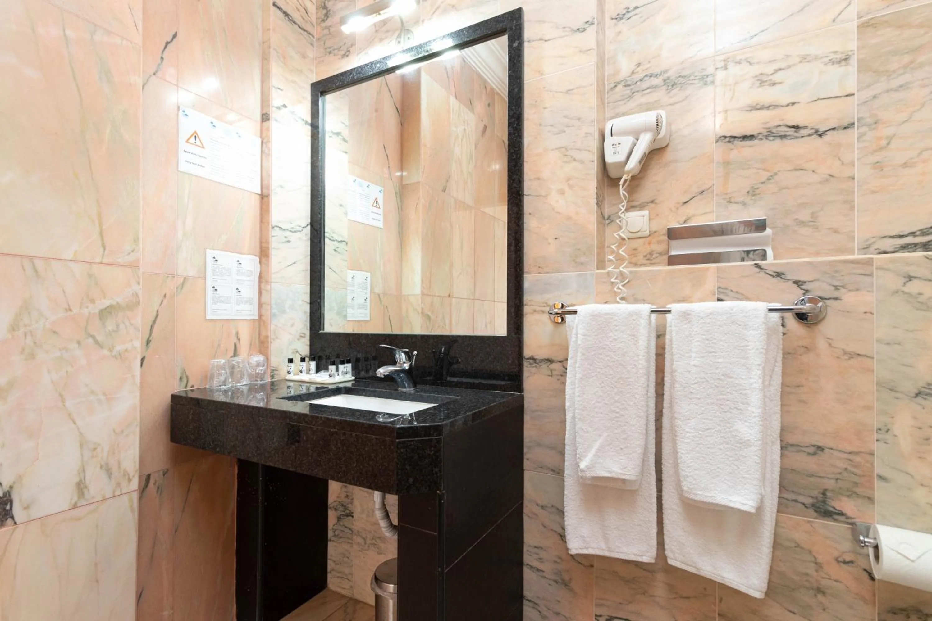 Toilet in Hotel Maritur - Adults Only