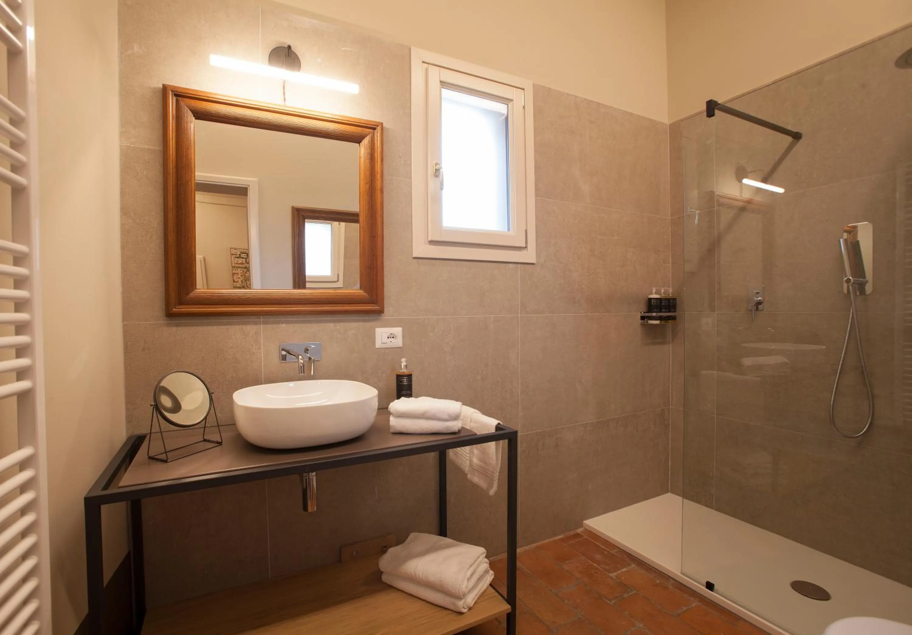 Shower in Ca' Bianca Tuscany Relais