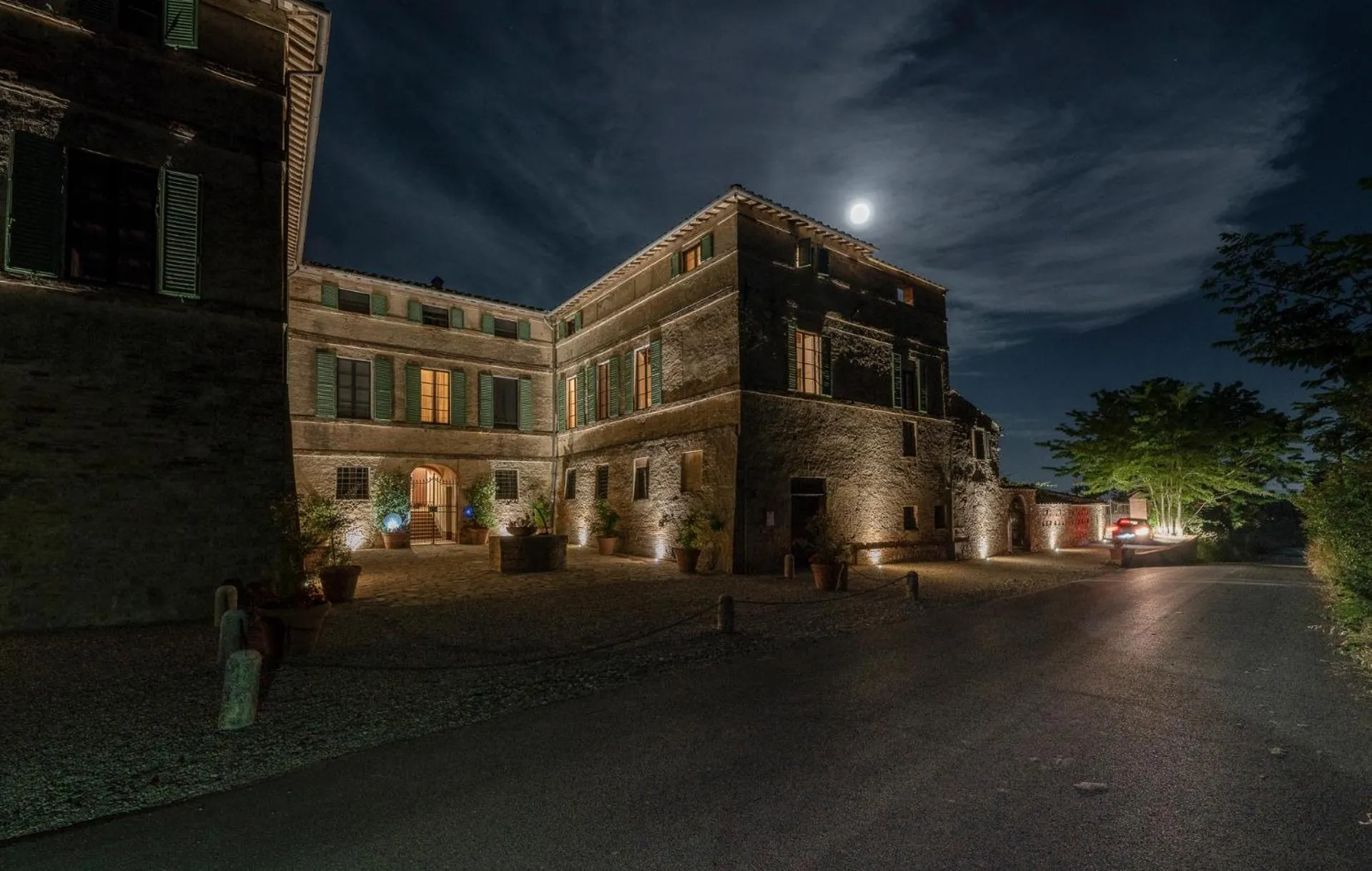 Facade/entrance in Ca' Bianca Tuscany Relais