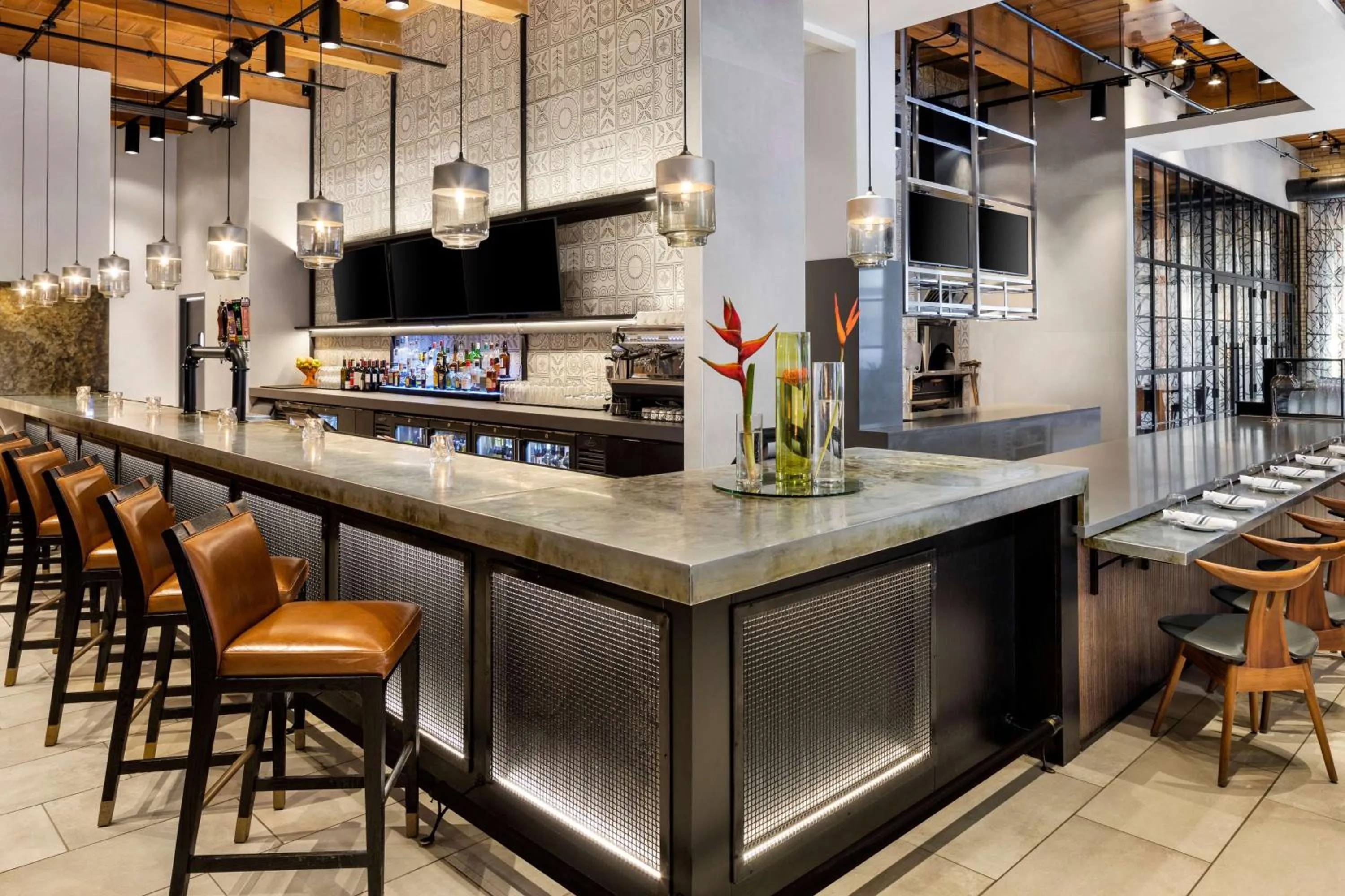 Lounge or bar in Canopy by Hilton Minneapolis Mill District