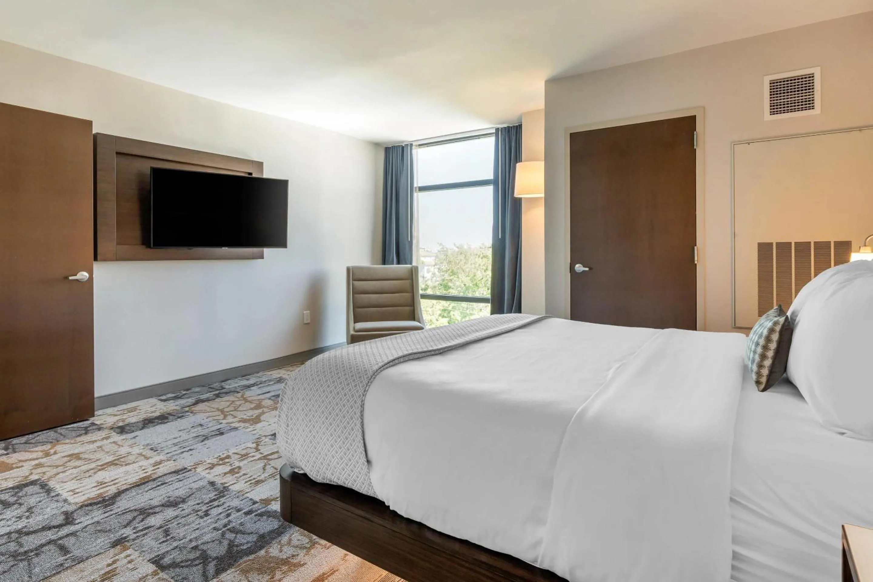 Bedroom, Bed in Cambria Hotel Charleston Riverview