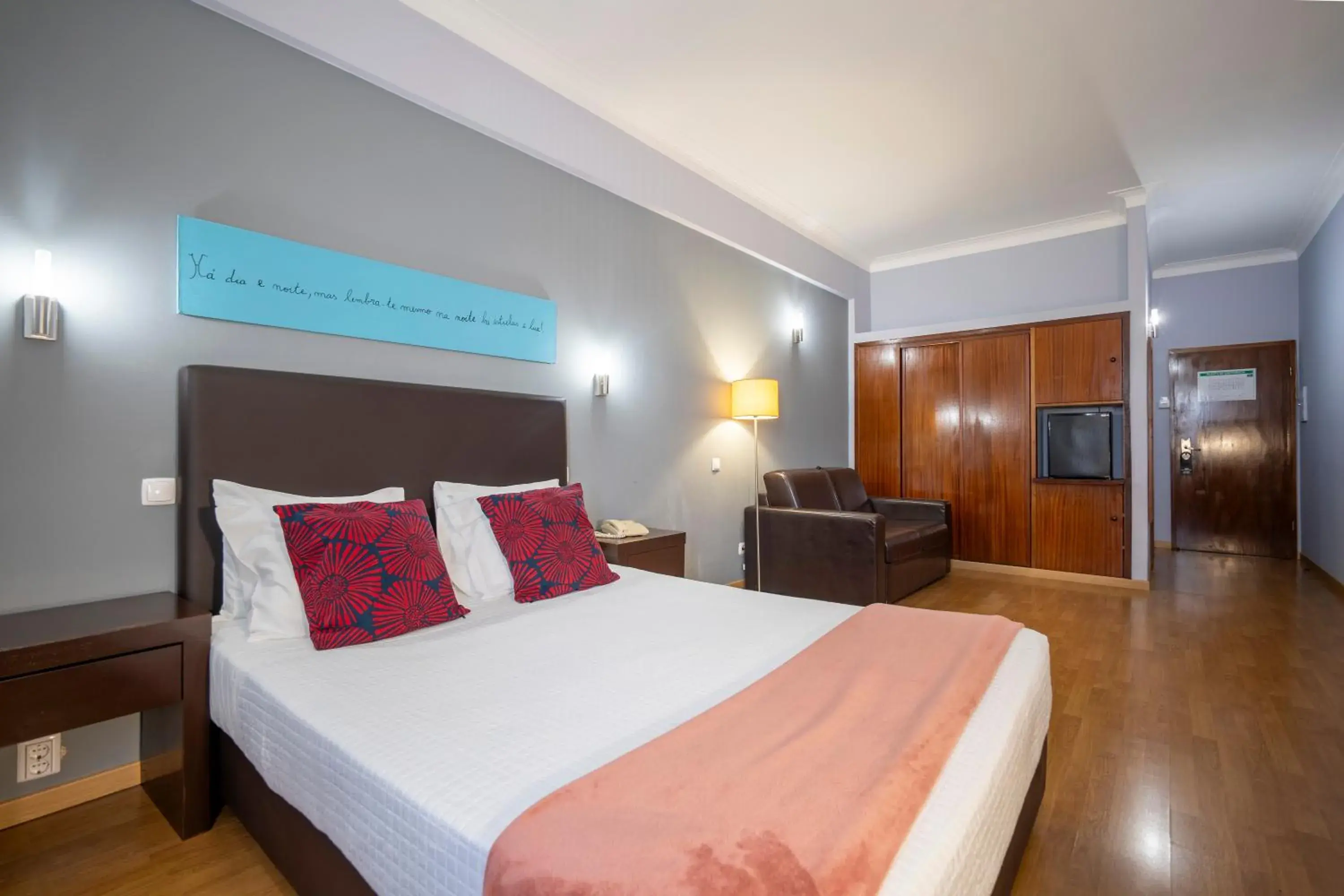 Triple Room in Hotel Onix Triple Room in Hotel Onix