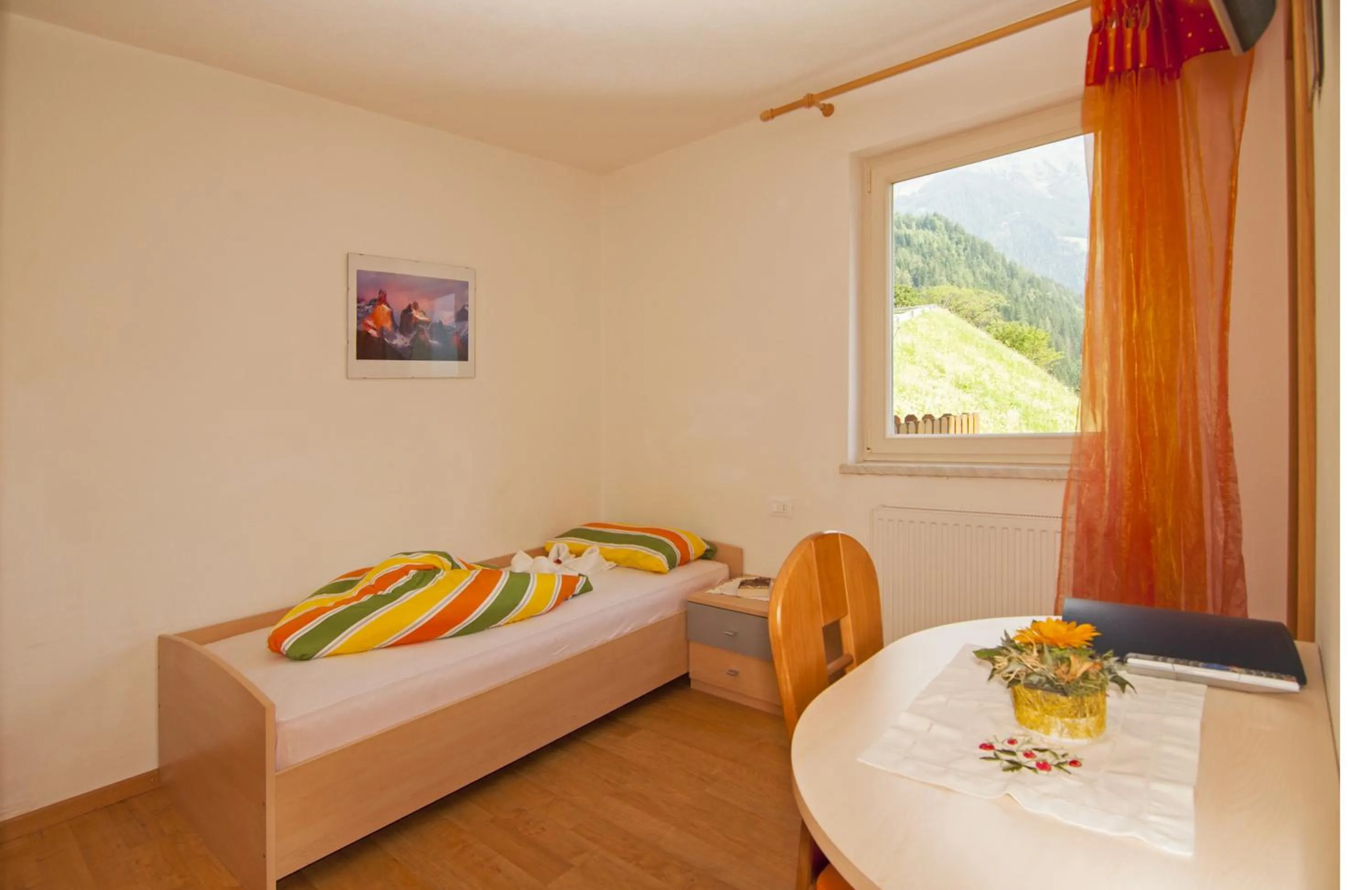 Bedroom, Bed in Gasthaus Jaufenblick