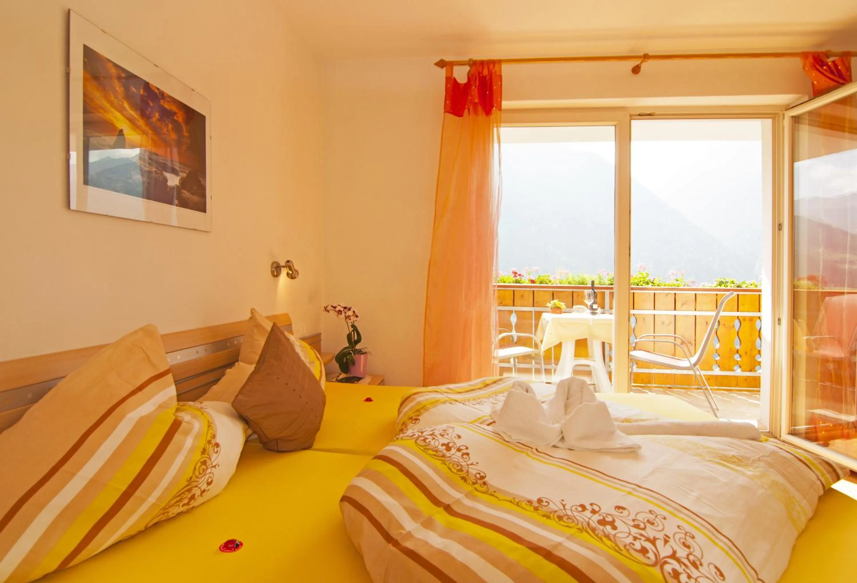 Bedroom, Bed in Gasthaus Jaufenblick