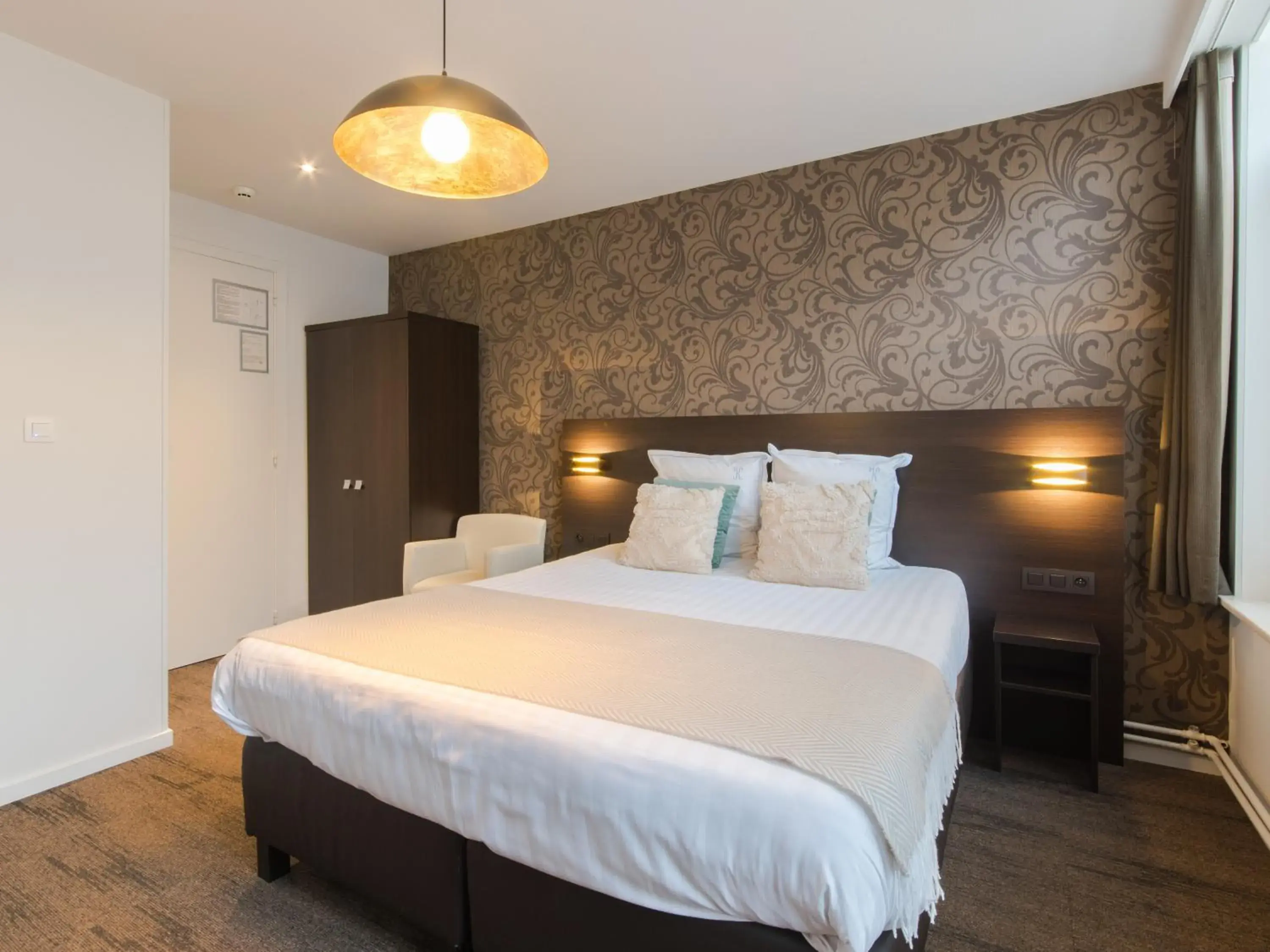 Hotel Kristoffel - Ontbijt inbegrepen Hotel Kristoffel - Ontbijt inbegrepen