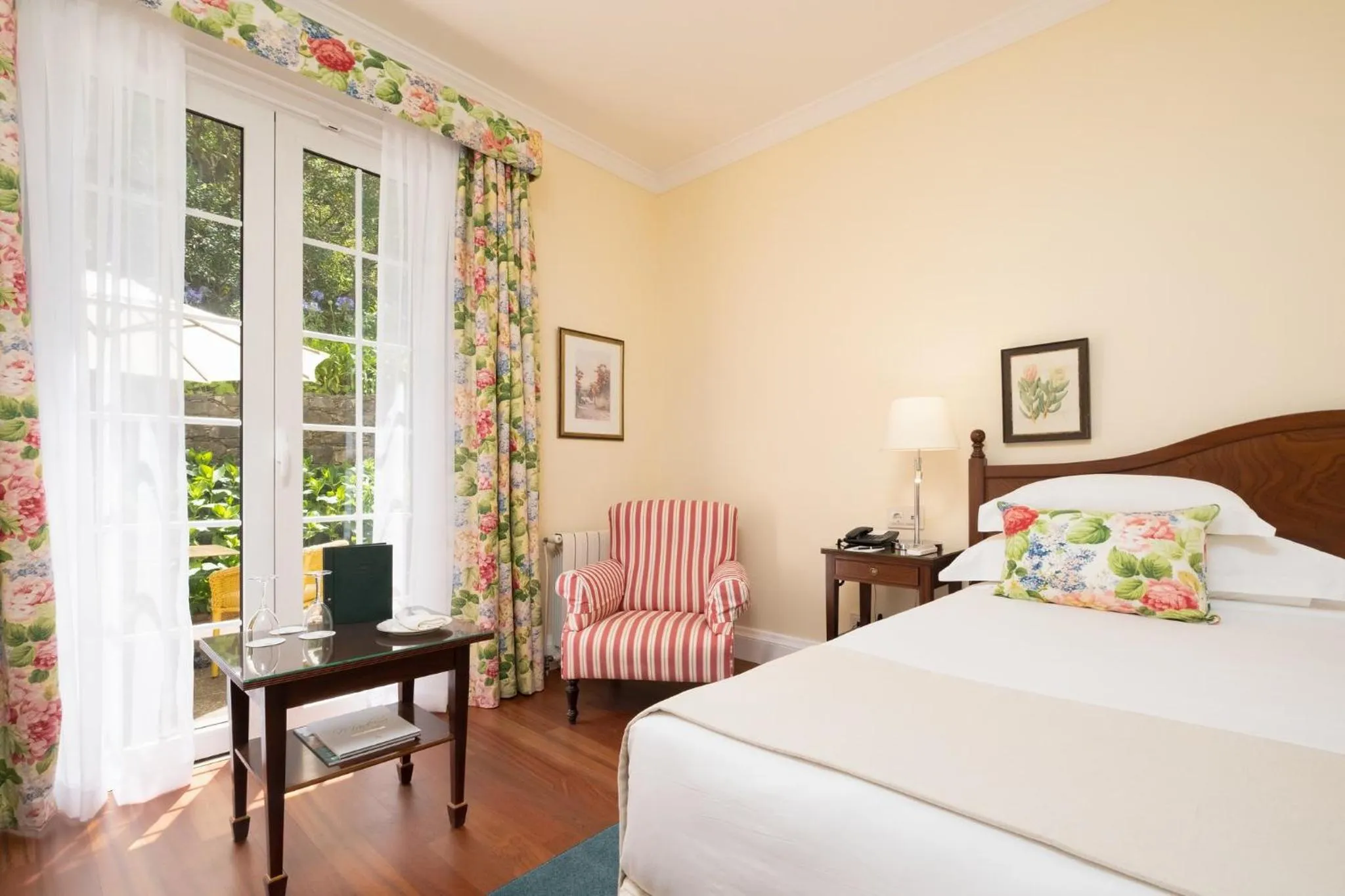 View (from property/room), Bed in Casa Velha do Palheiro Relais & Chateaux