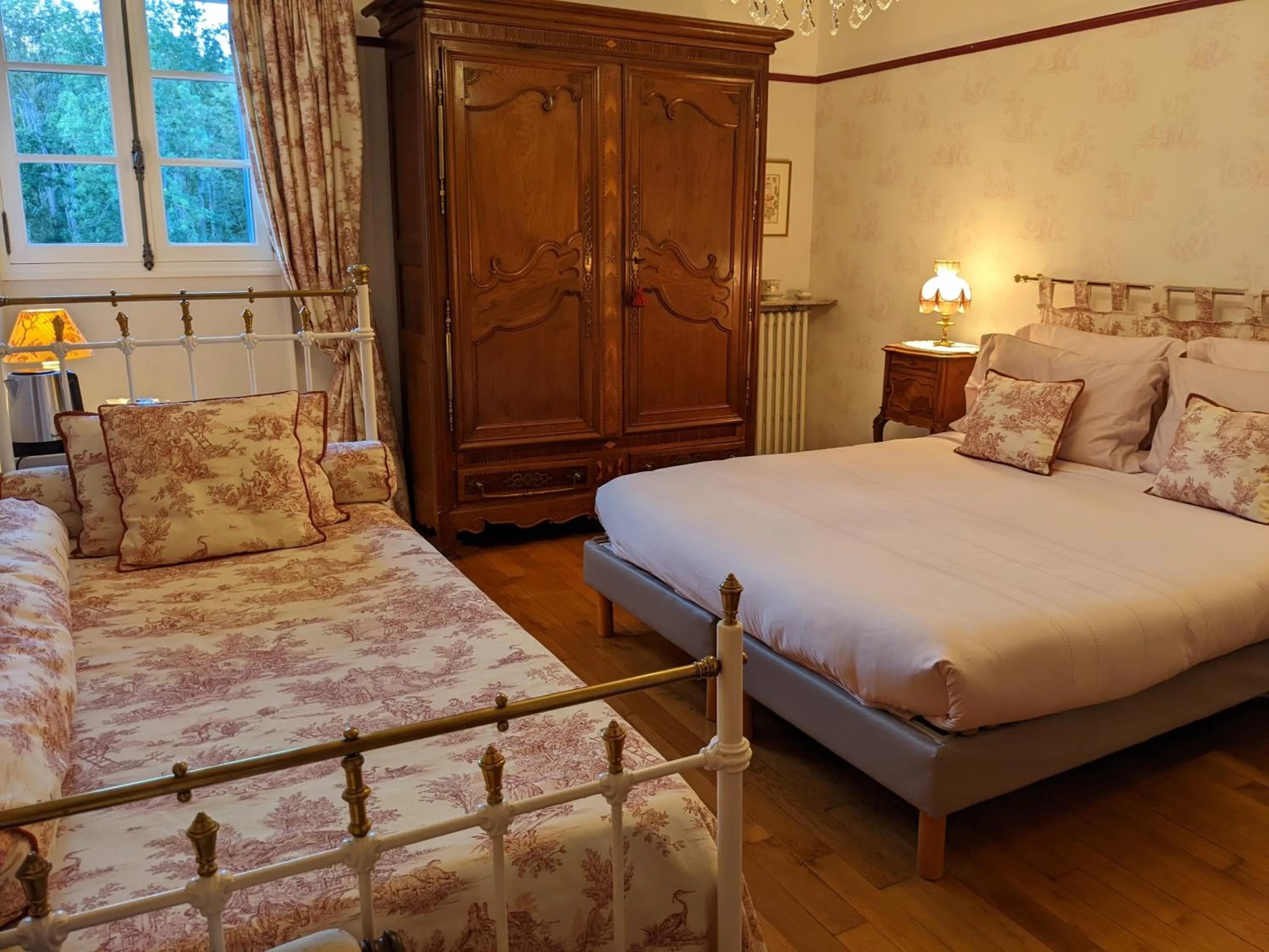 Photo of the whole room, Bed in La Closerie